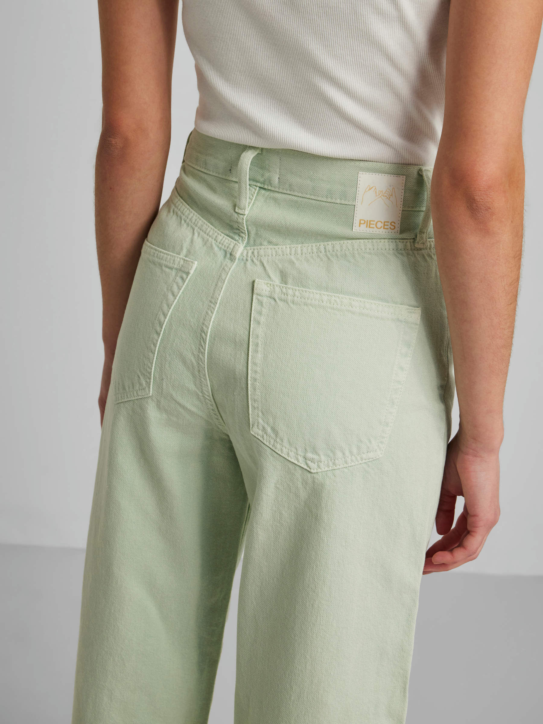 Green PCHOLLY HIGH WAISTED JEANS | Pieces®