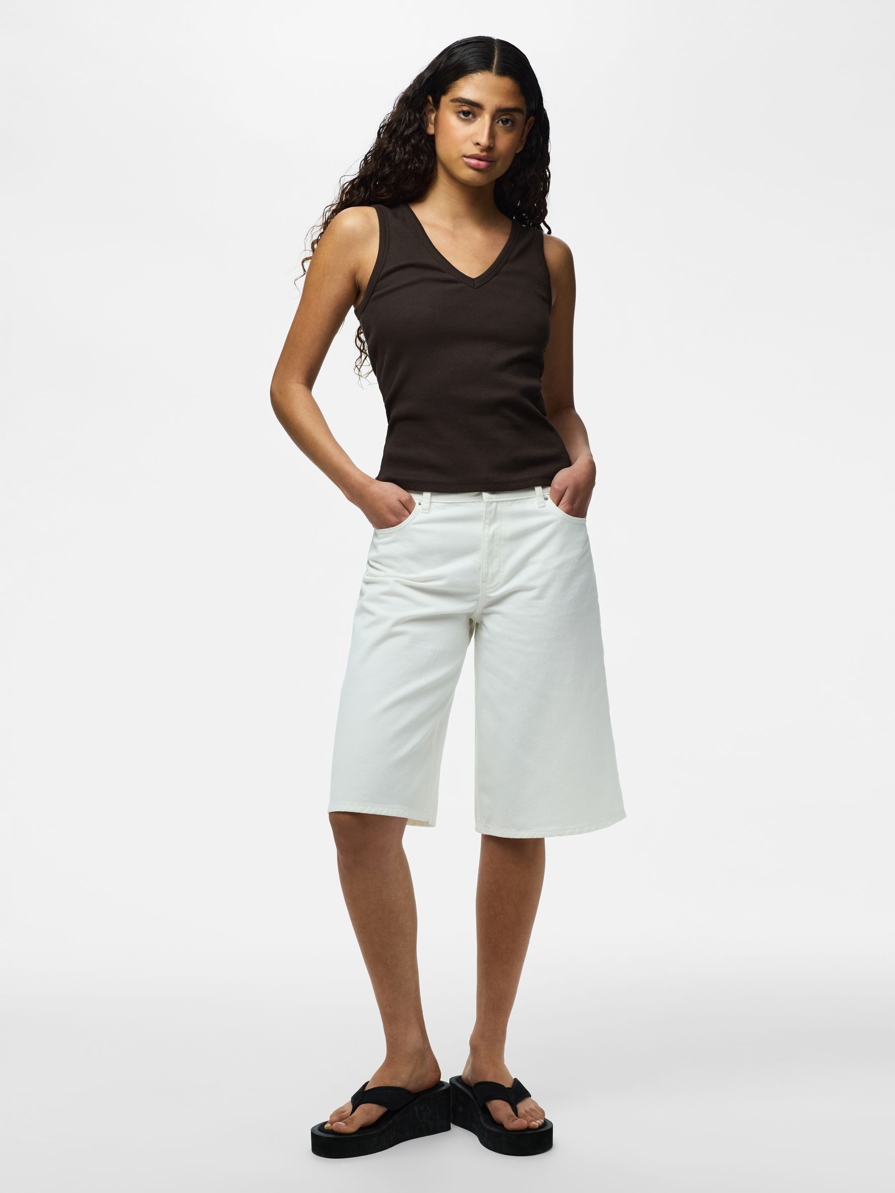 PCLARA BERMUDA SHORTS | White | PIECES® Netherlands