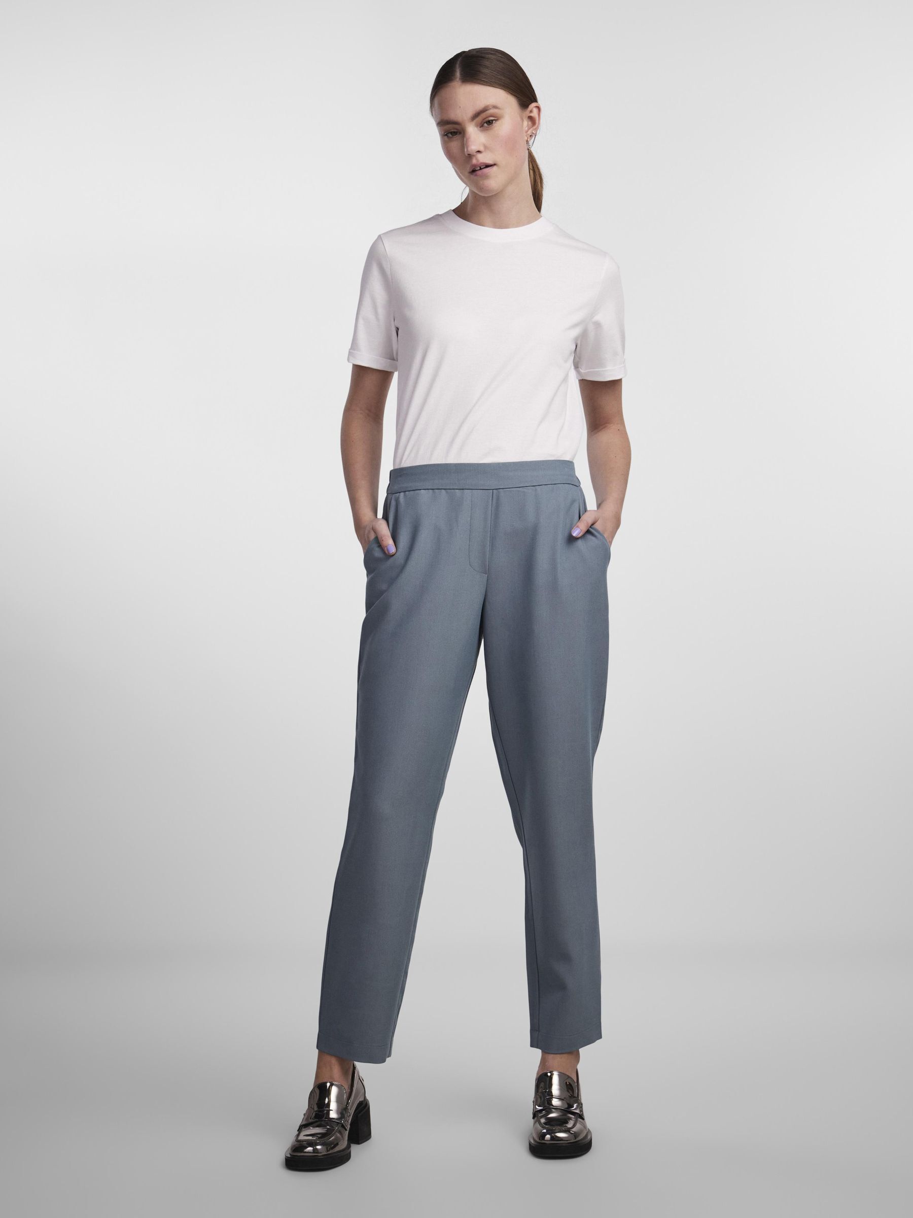 Pantaloni stretti clearance in fondo
