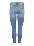 Pieces MID-WAIST SKINNY JEANS, Light Blue Denim, highres - 17111574_LightBlueDenim_002.jpg