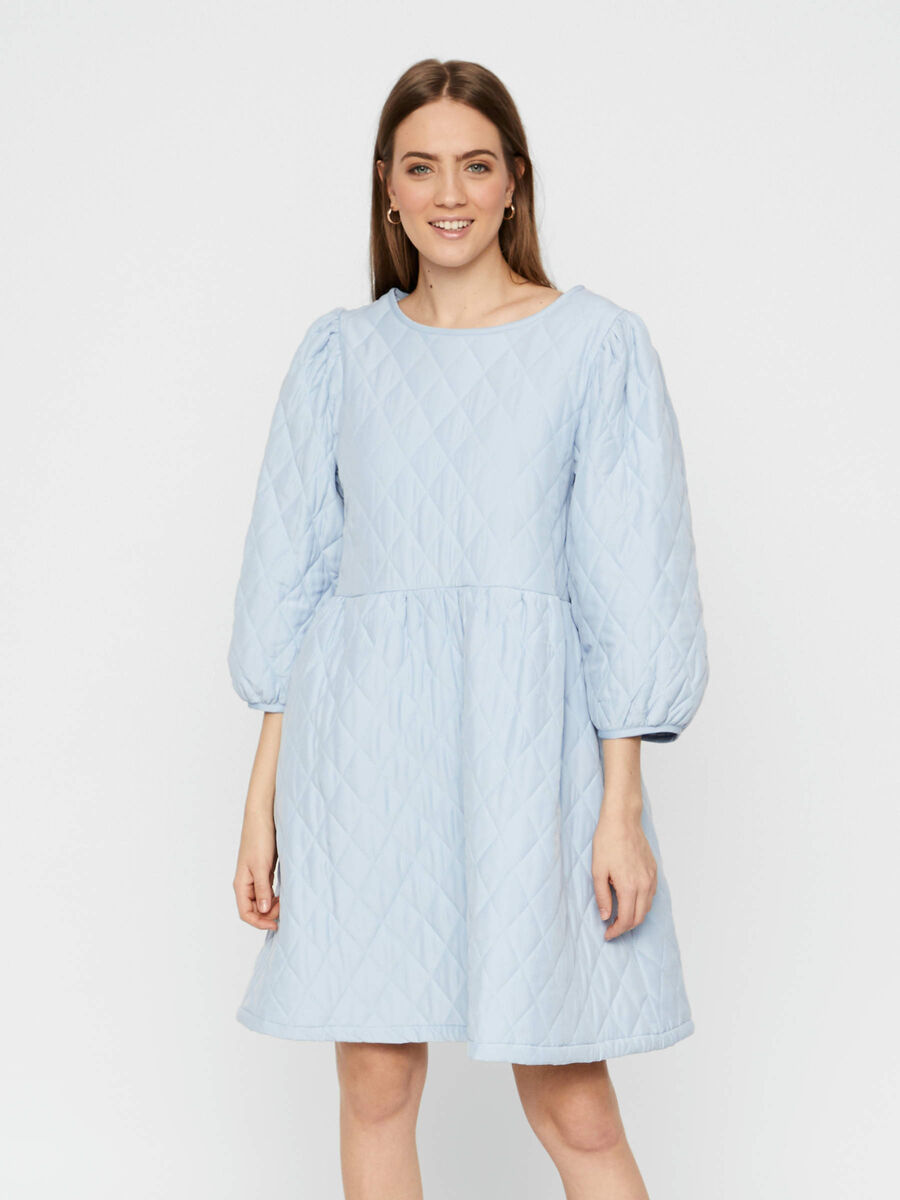 Pieces MOTIF MATELASSÉ, MANCHES BOUFFANTES ROBE, Kentucky Blue, highres - 17109910_KentuckyBlue_003.jpg