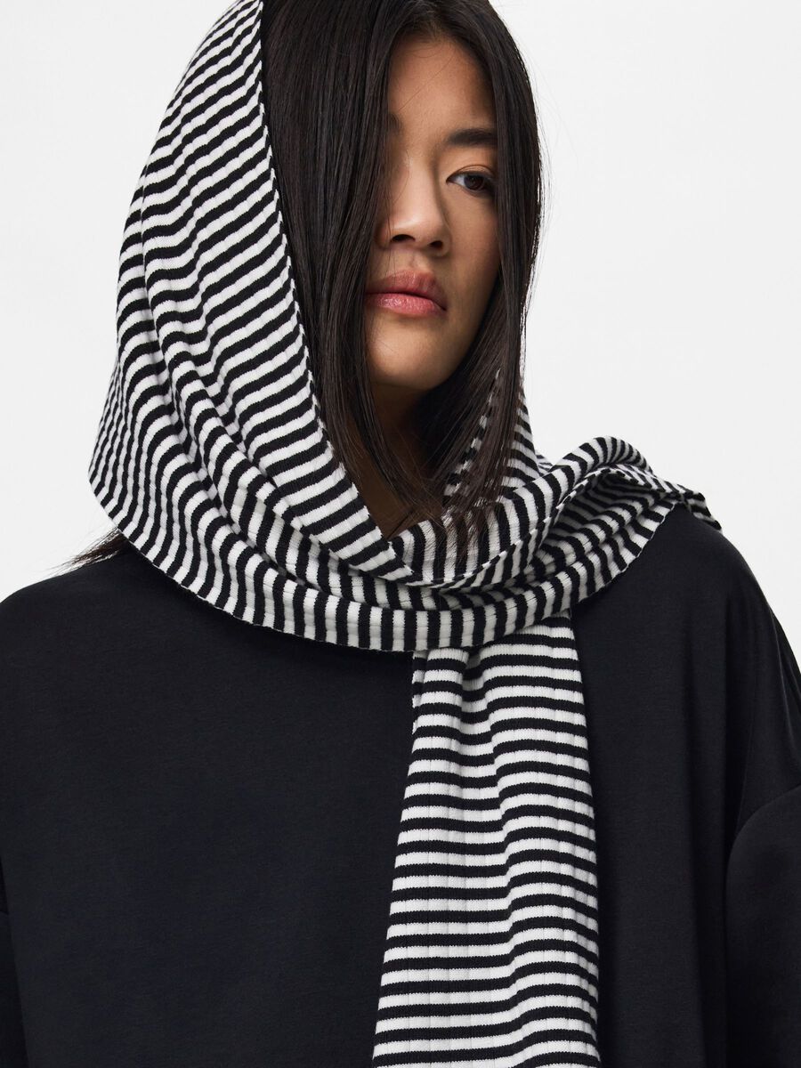 Carousel image 5 PCALBERTE SCARF, Black