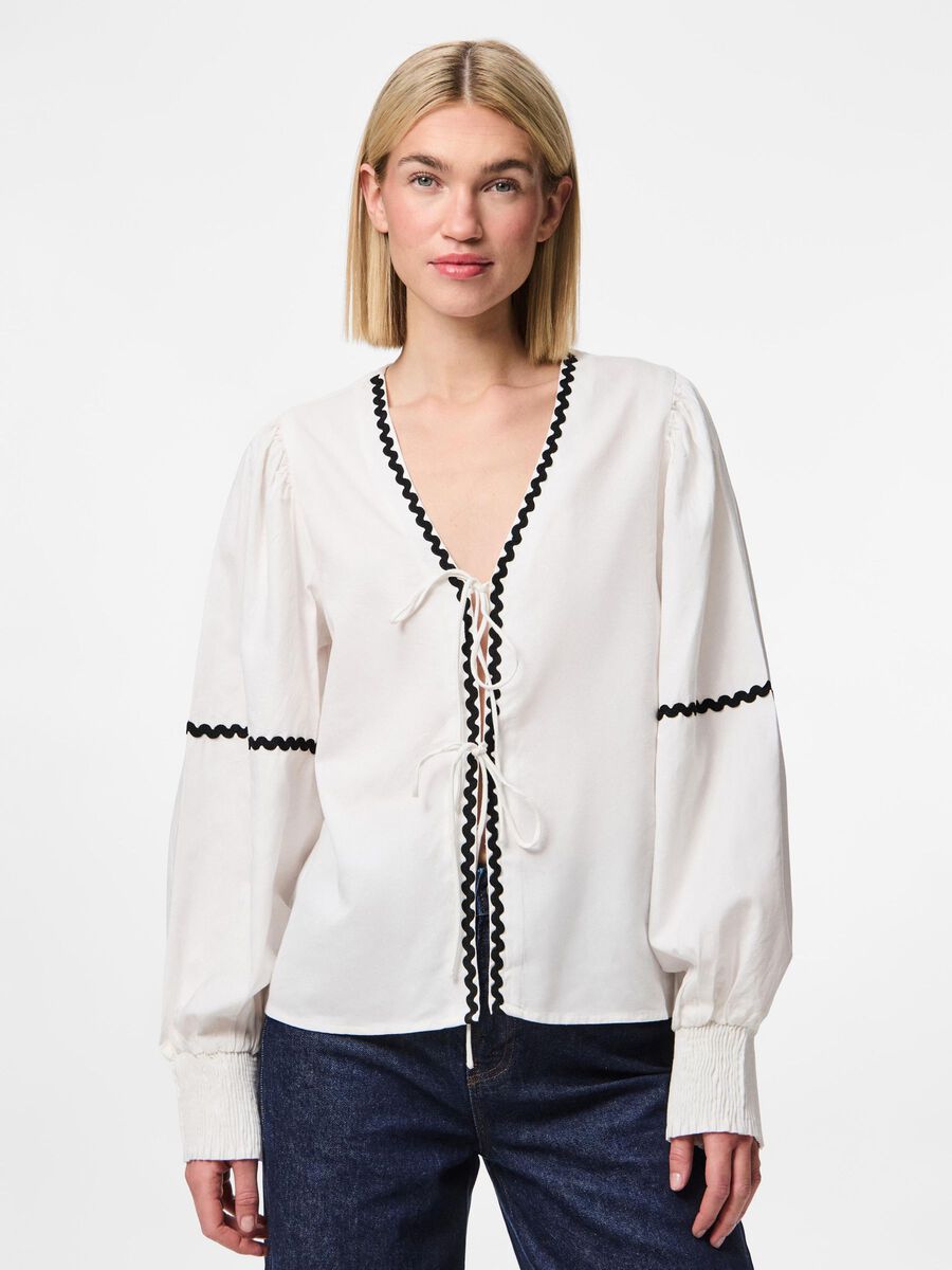 Pieces PCNERVIA BLUSE MED RYSJER, Bright White, highres - 17159574_BrightWhite_1216205_003.jpg
