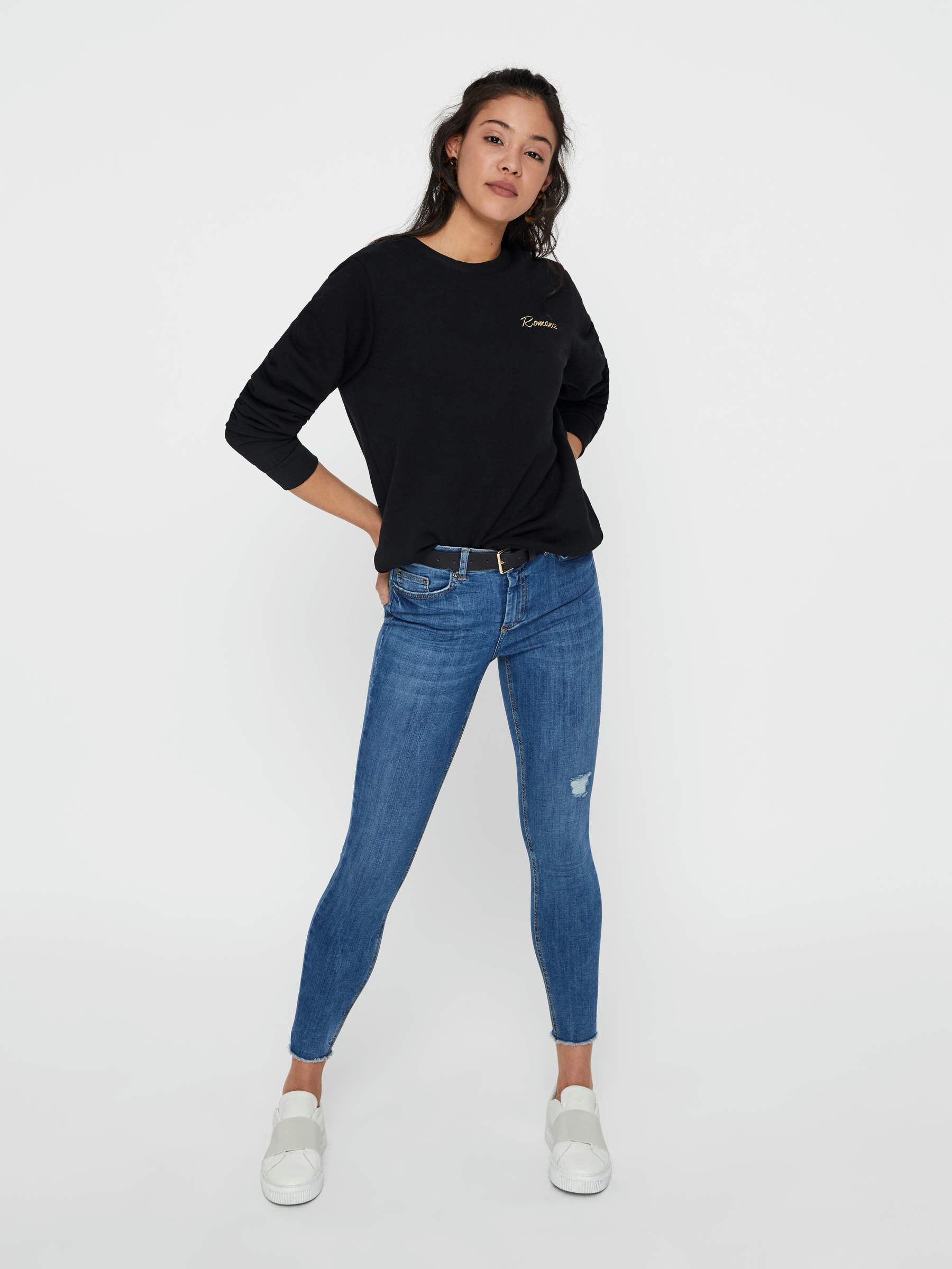 Pieces mid on sale waist cropped jeans