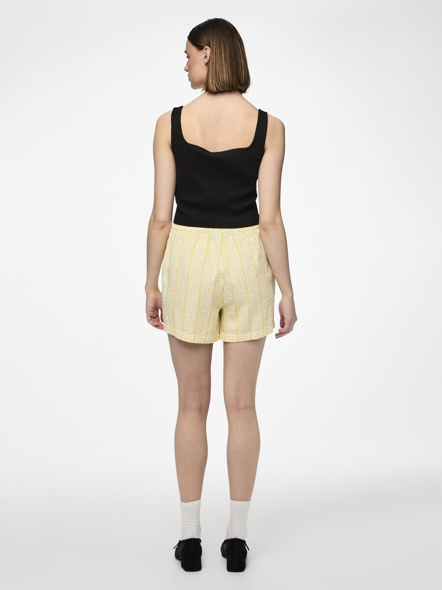 Pieces SHORTS, Pale Banana, highres - 17152069_PaleBanana_1137406_004.jpg
