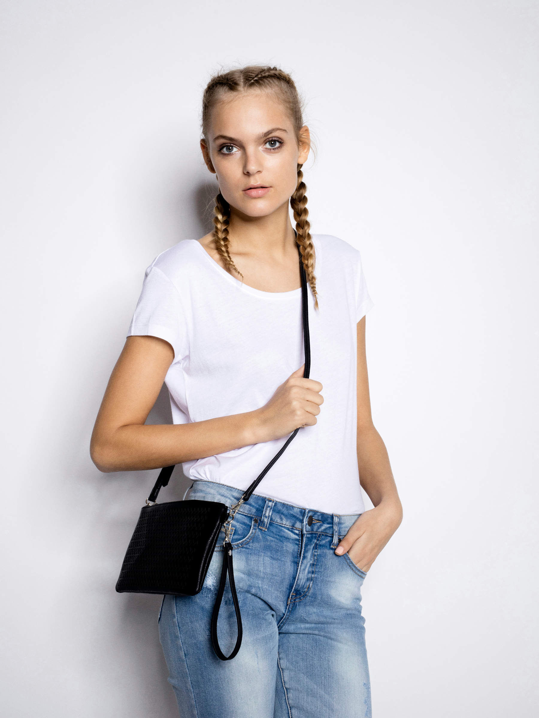CROSSBODY CLUTCH