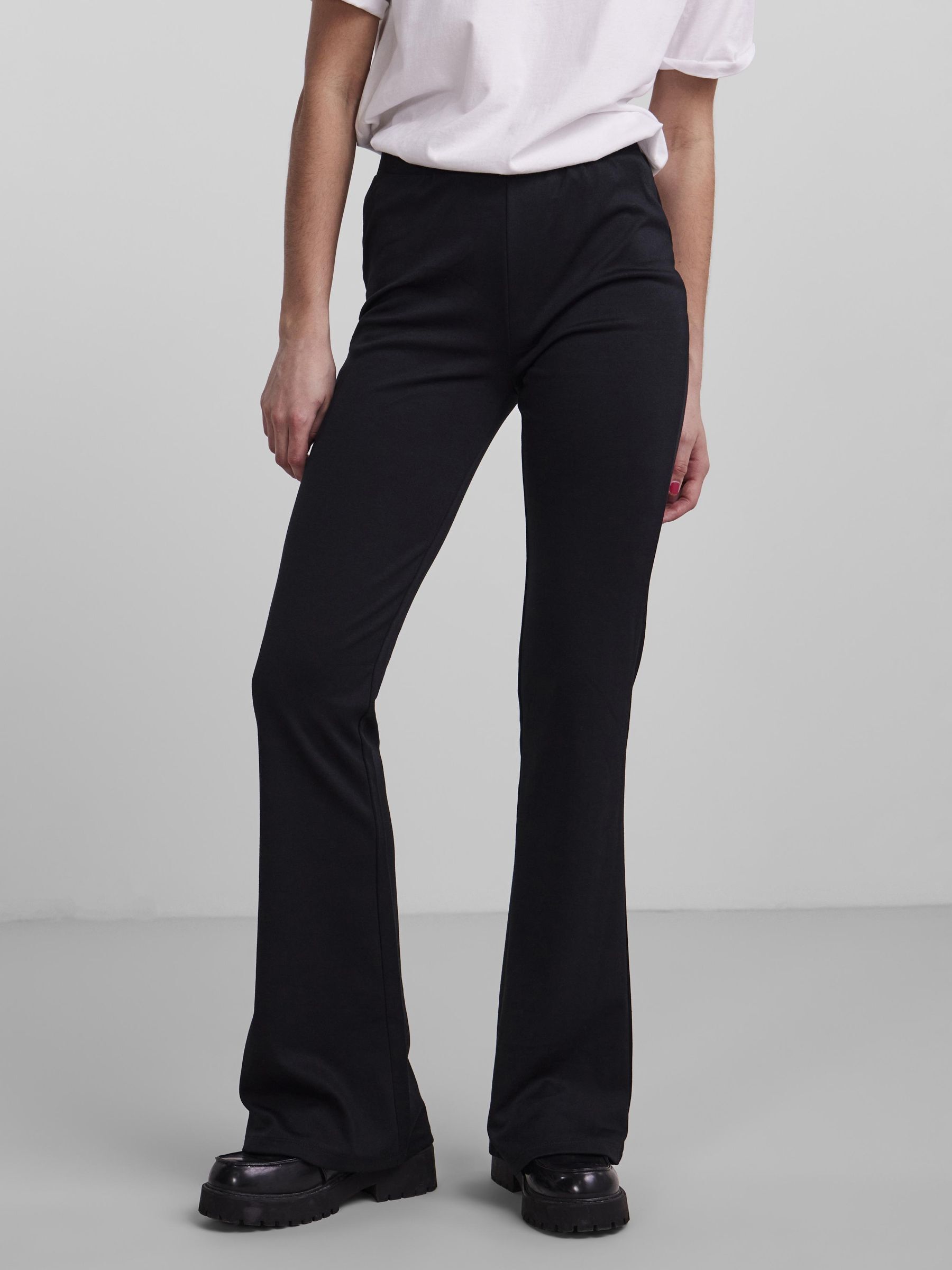 Pantaloni svasati best sale