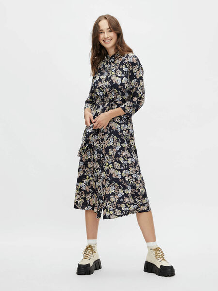 Maxi dresses women | Shop your trendy dresses at official PIECES webshop.