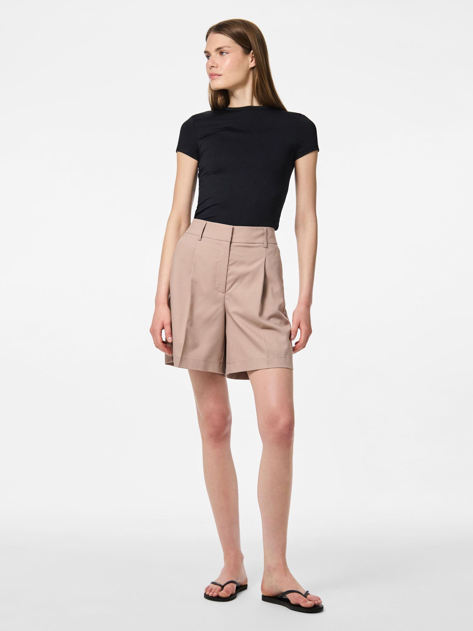 Carousel image - PCFAMI HW BERMUDA SHORTS, Silver Mink | 3