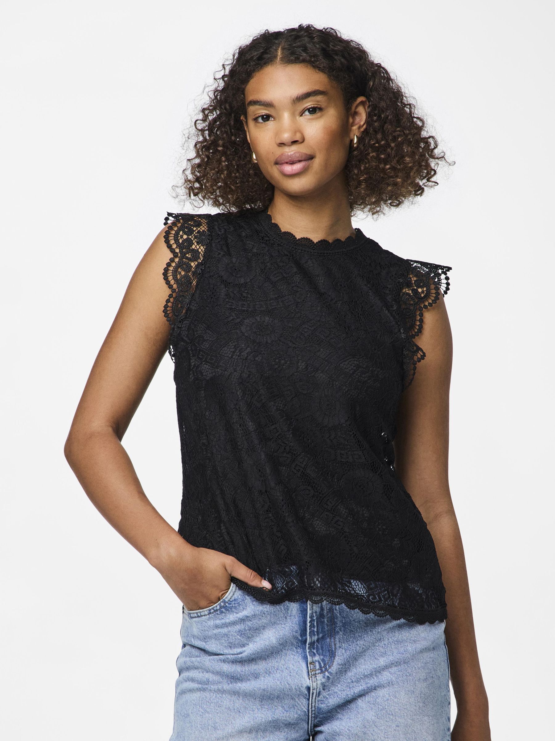 Lace sleeveless top 2025