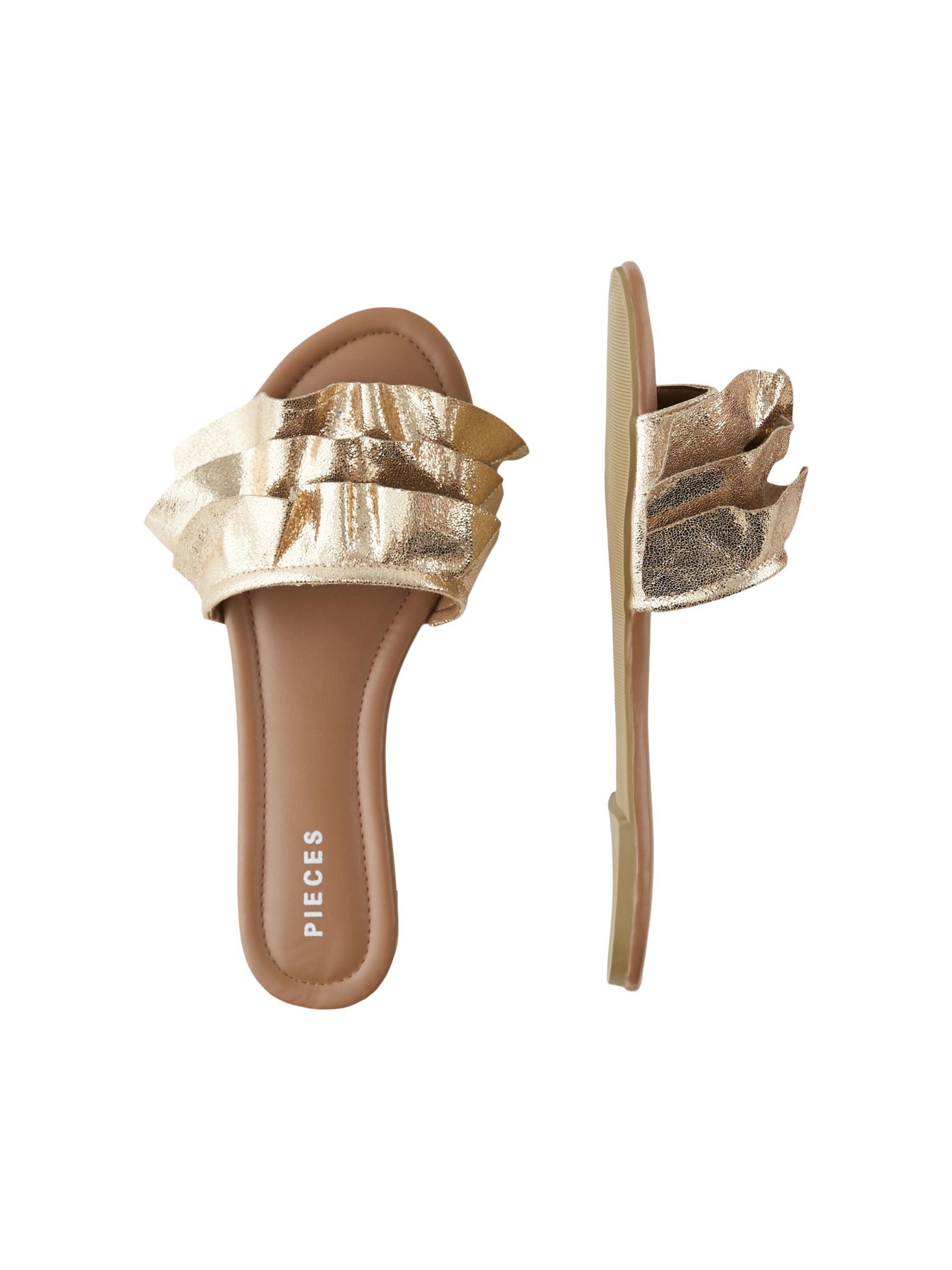 Frill sandals Pieces