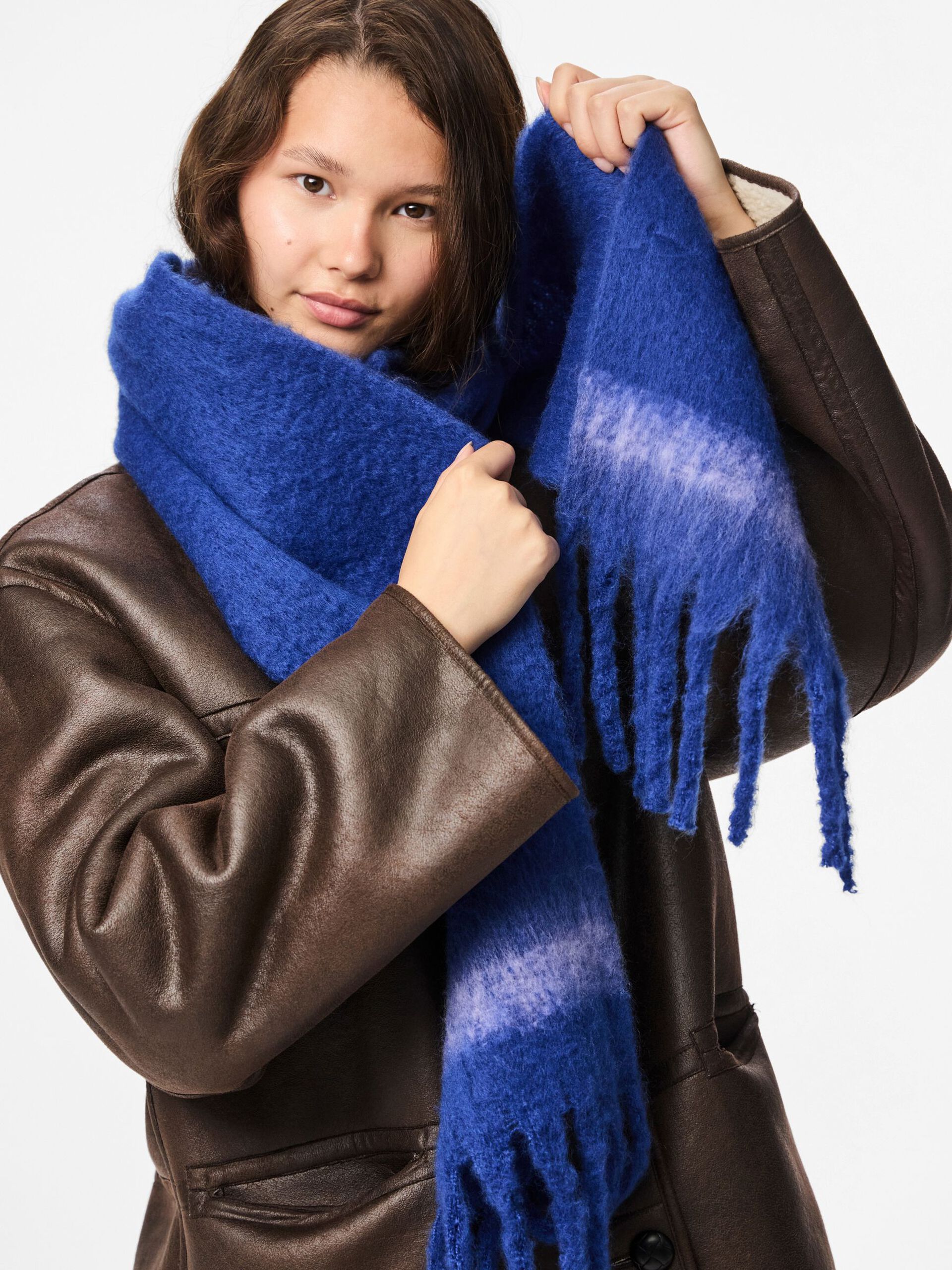 Carousel image - PCBEA SCARF, Bluing | 3