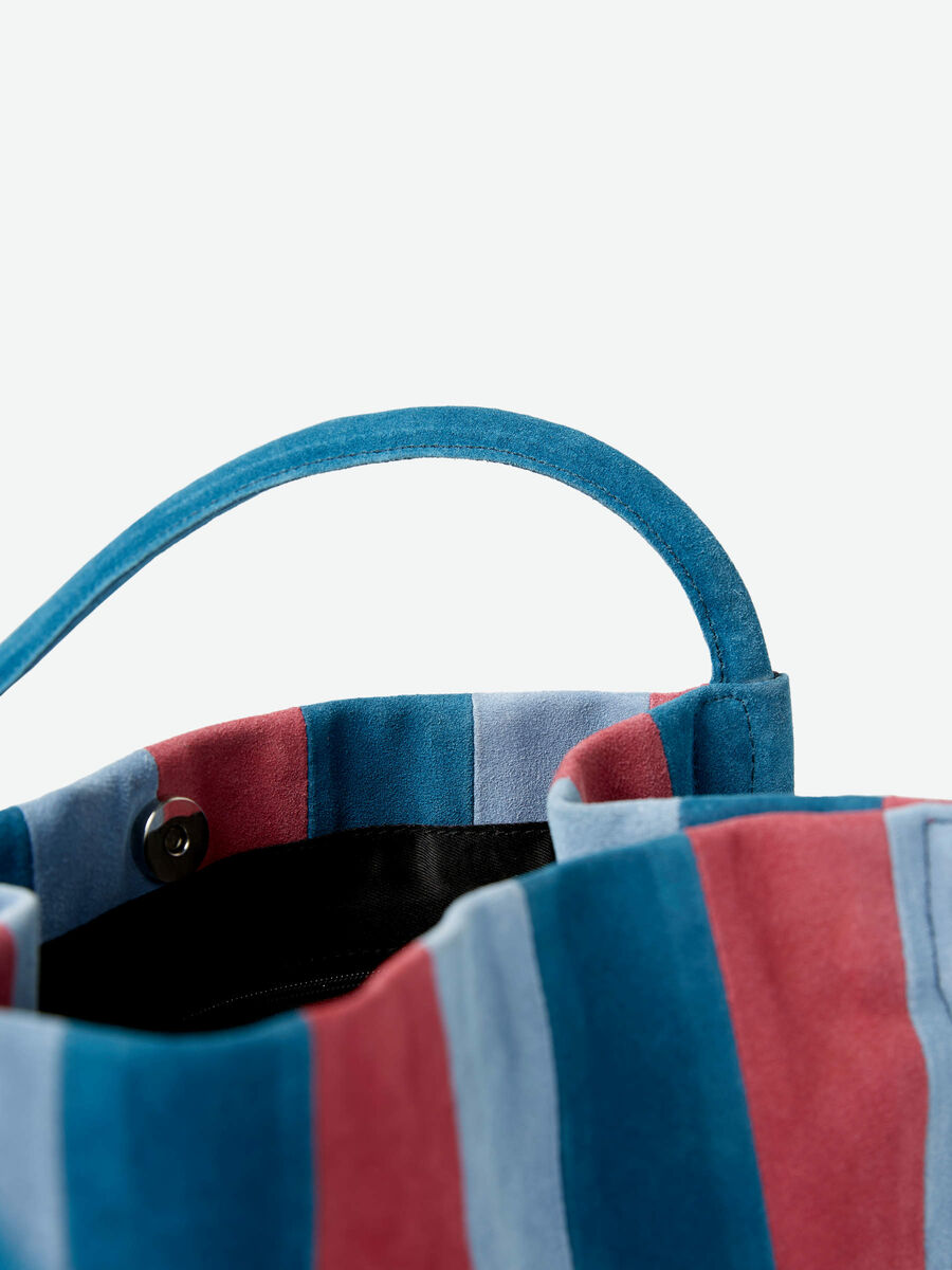 Pieces GESTREIFTE WILDLEDER SHOPPER TASCHE, Malaga, highres - 17093882_Malaga_005.jpg
