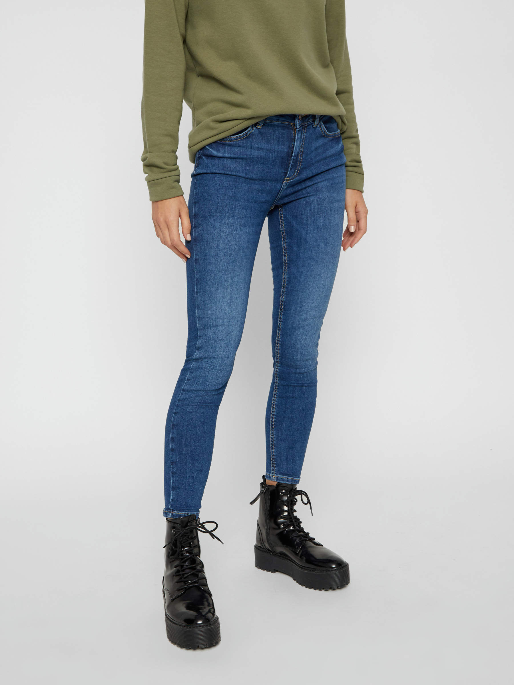 cropped slim fit jeans