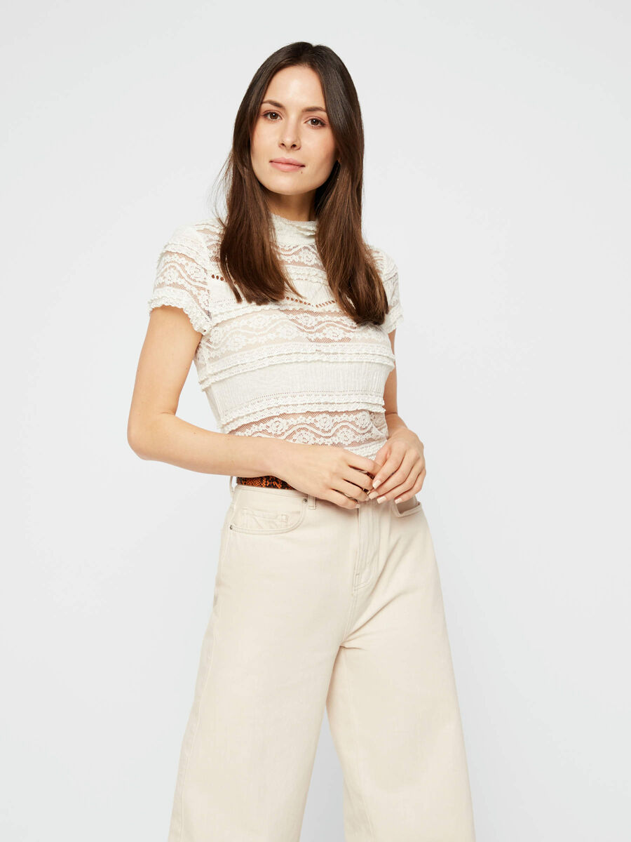 Pieces BRODERIE ANGLAISE SHORT SLEEVED TOP, Cloud Dancer, highres - 17105495_CloudDancer_003.jpg