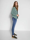 Pieces SHORT SLIM-FITTING BLAZER, Laurel Wreath, highres - 17087694_LaurelWreath_005.jpg