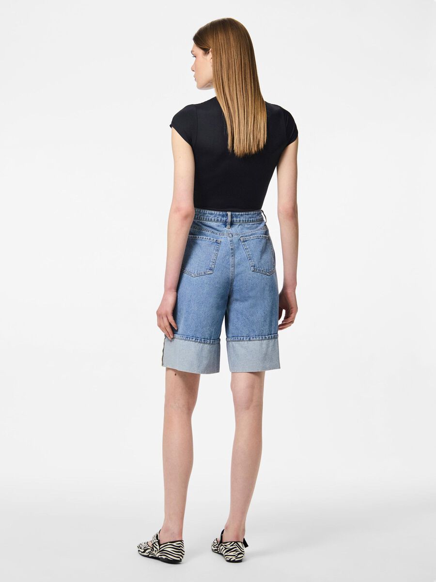 Pieces PCMINDY MW LANGE JEANSSHORTS, Light Blue Denim, highres - 17161336_LightBlueDenim_004.jpg