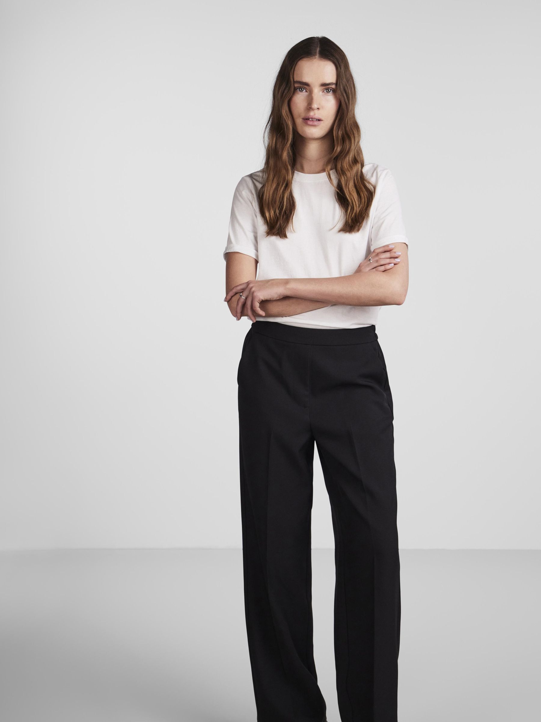 PCNEVA HOSE MIT WEITEM BEIN | Schwarz | PIECES® Deutschland