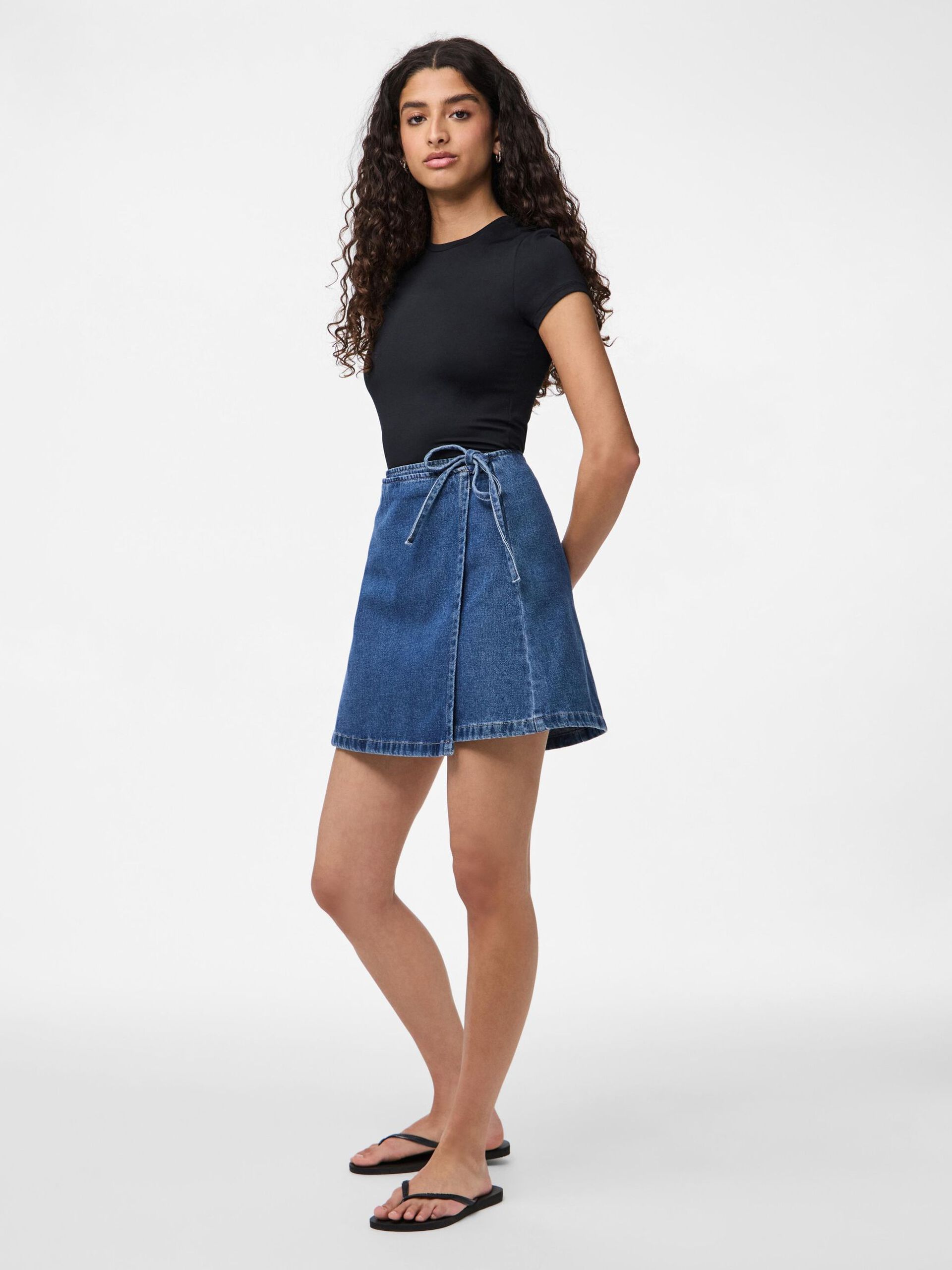 Carousel image - PCFIBBO HW WRAP DENIM MINISKJØRT, Medium Blue Denim | 3