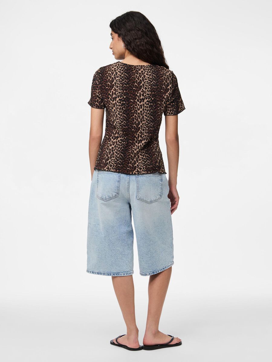 Pieces PCFLORA T-SHIRT, Black, highres - 17155404_Black_1169659_004.jpg