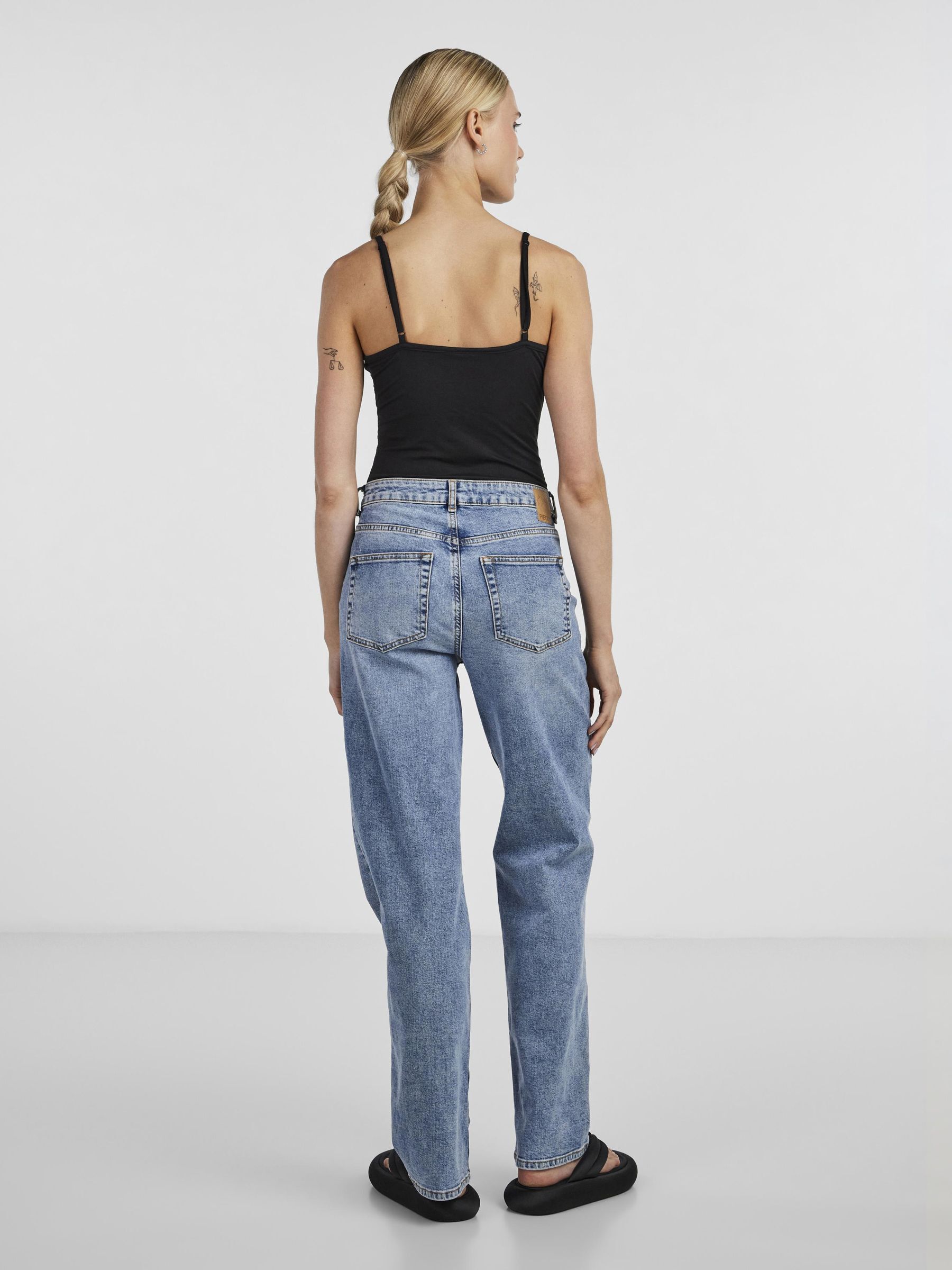 Mom jeans and lace bodysuit discount