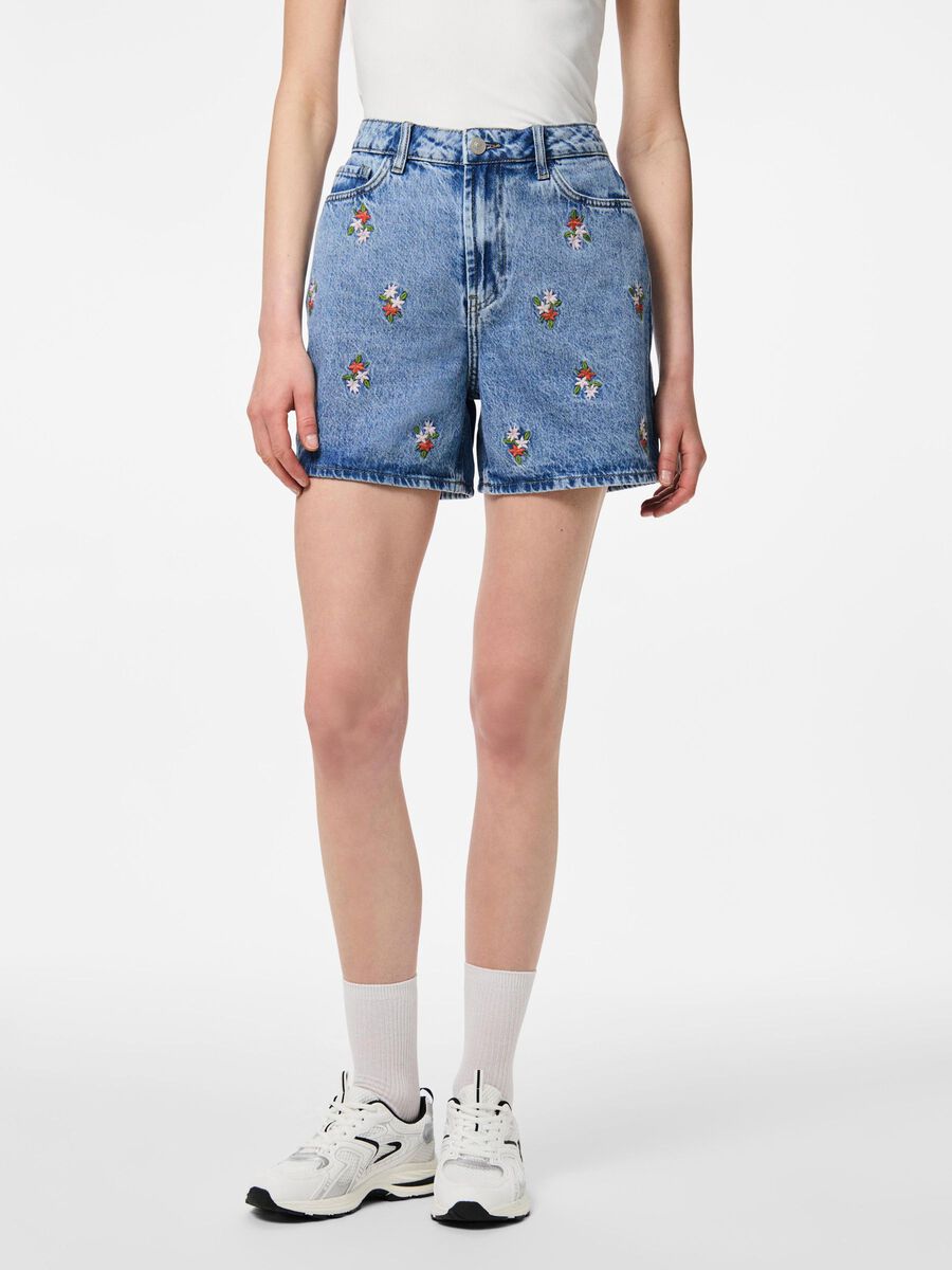Pieces PCSKY HW EMBROIDERY DENIM SHORTS, Light Blue Denim, highres - 17148991_LightBlueDenim_1101121_003.jpg