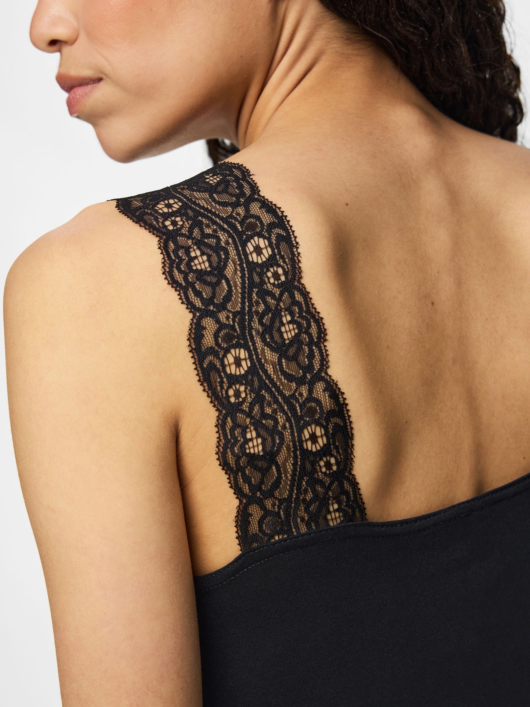PCBARBERA LACE SLEEVELESS TOP | Black | PIECES® Sweden