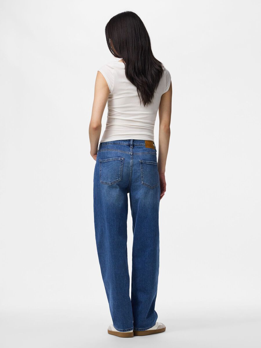 Product carousel image - PCGRACE MW BARREL FIT JEANS, Medium Blue Denim | 2