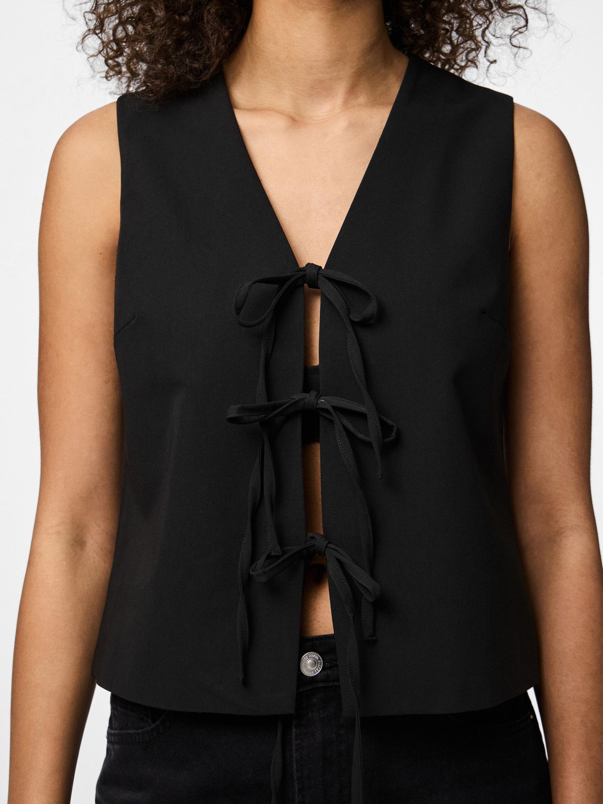Carousel image - PCFRIDA TIE TOP, Black | 4
