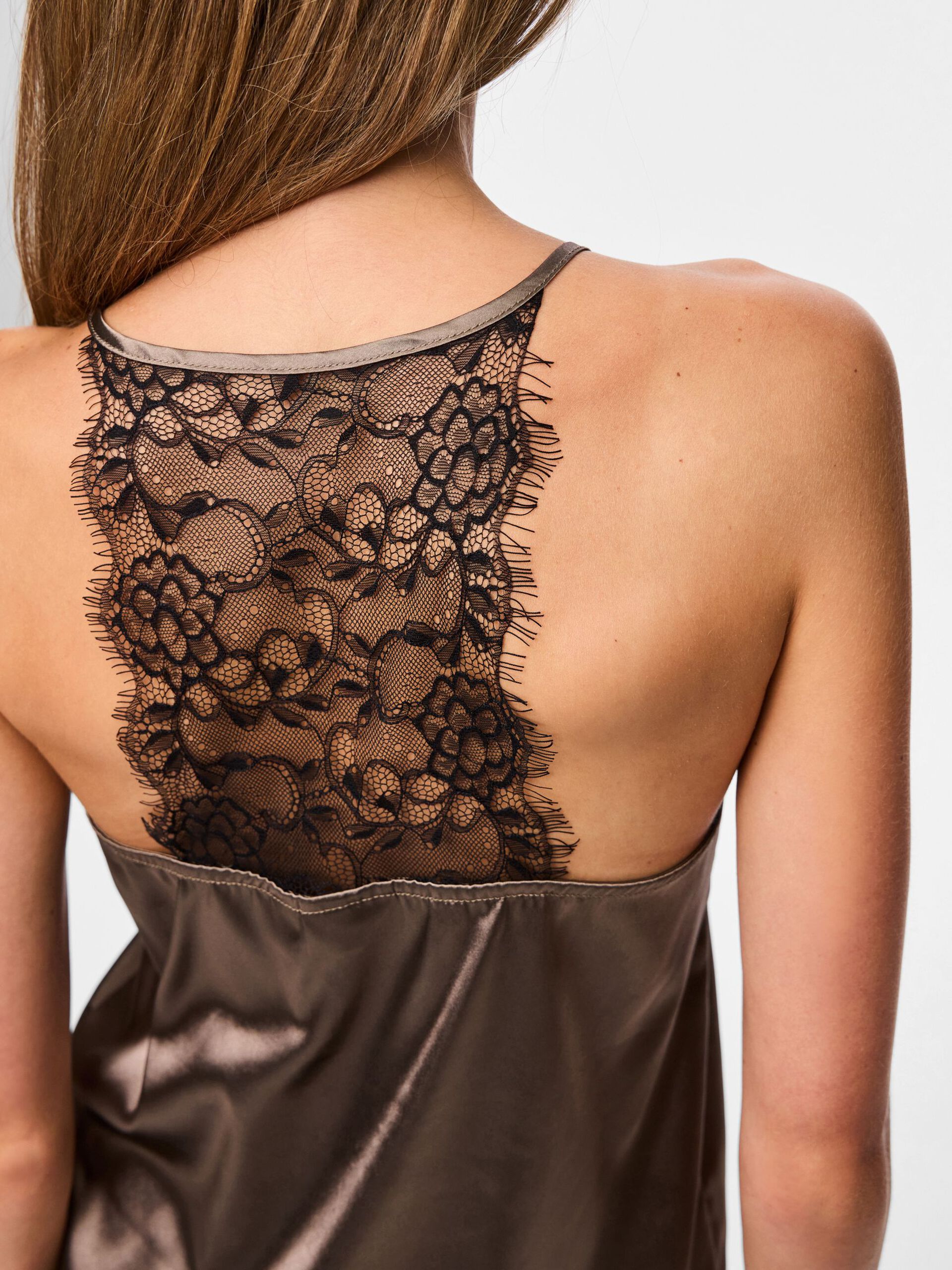 Carousel image - PCJAHARA SATIN TOP, Morel | 4