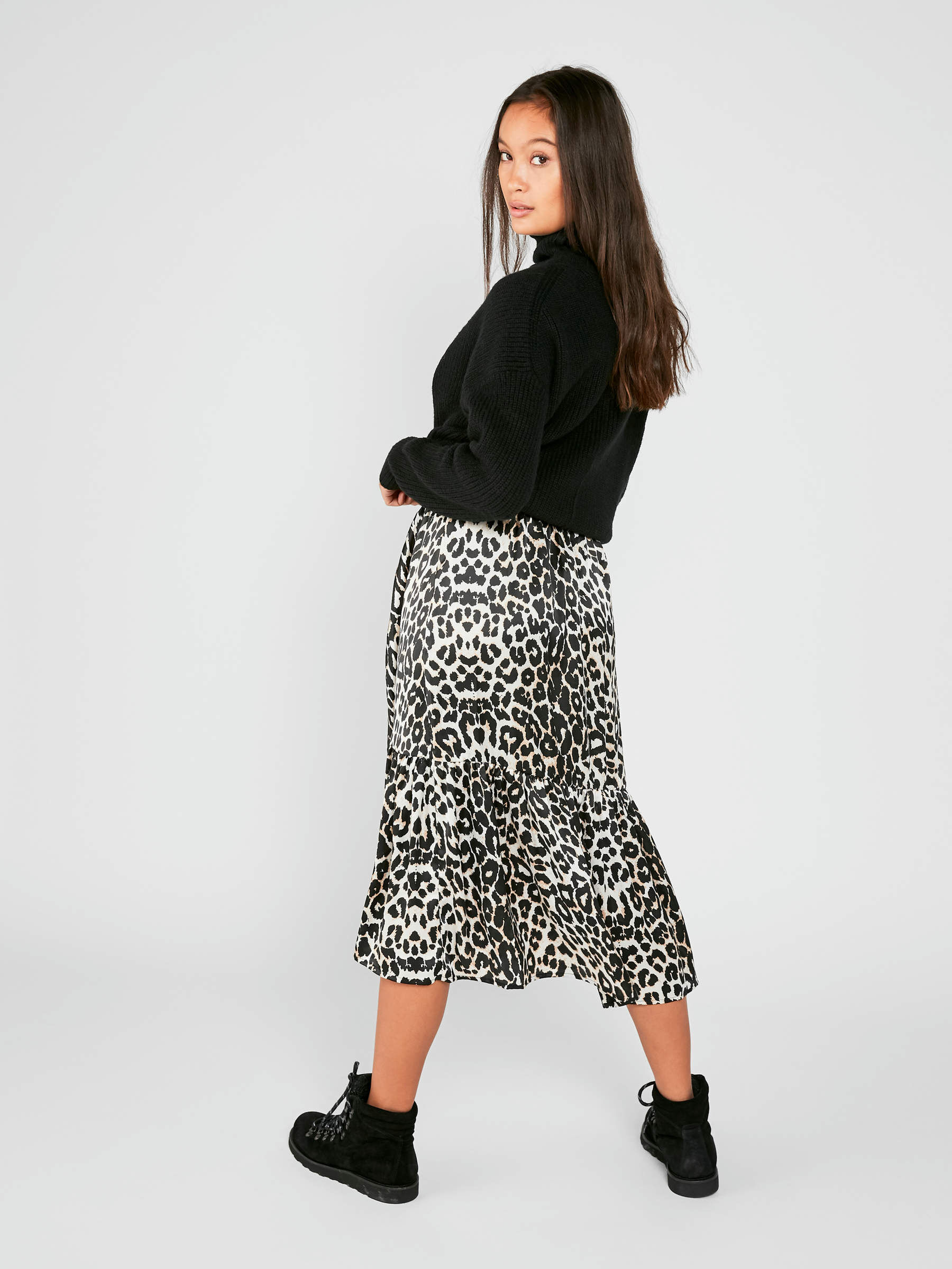 Mid length leopard sales skirts 5x114.3