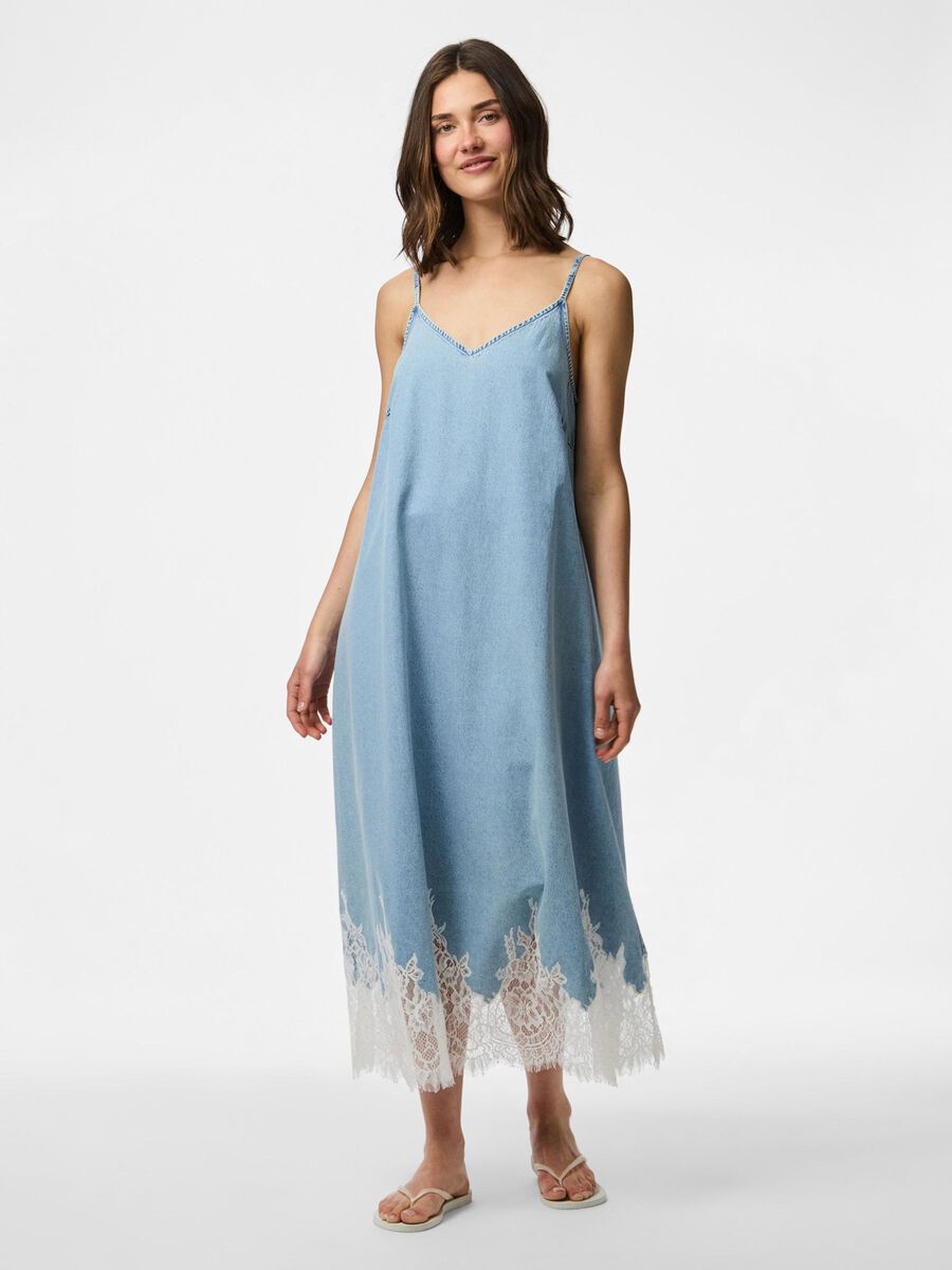 Pieces PCFENI - DENIM ORNÉ DE DENTELLE ROBE MI-LONGUE, Light Blue Denim, highres - 17163968_LightBlueDenim_1253471_005.jpg