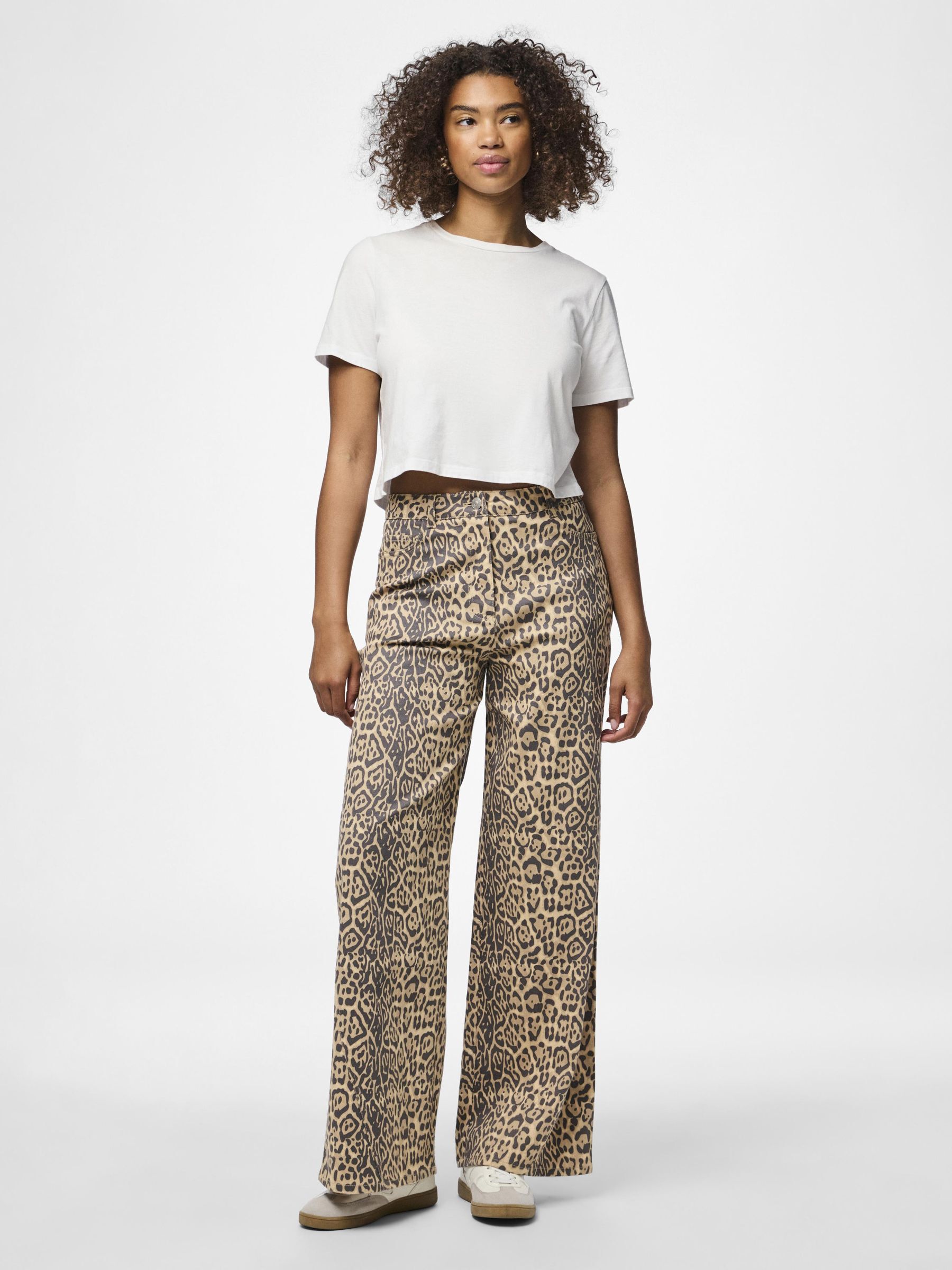 PCFIA HW WIDE FIT JEANS | Black | PIECES® Sweden