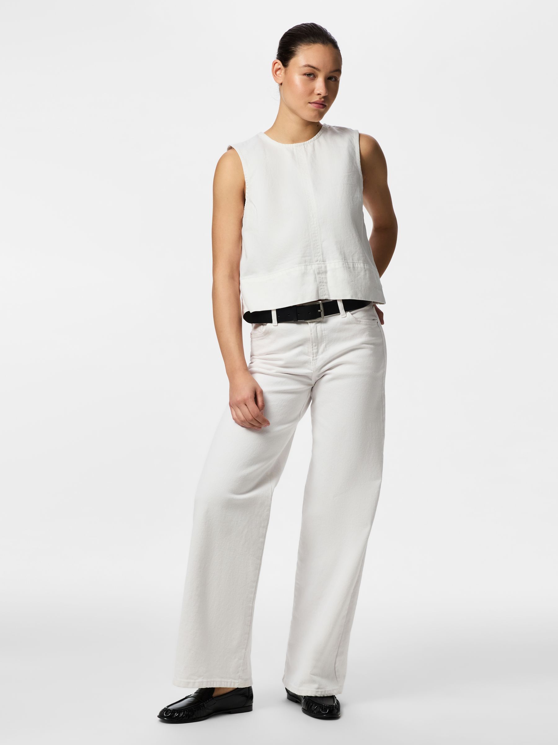 PCSKY DENIM SLEEVELESS TOP | White | PIECES® Finland