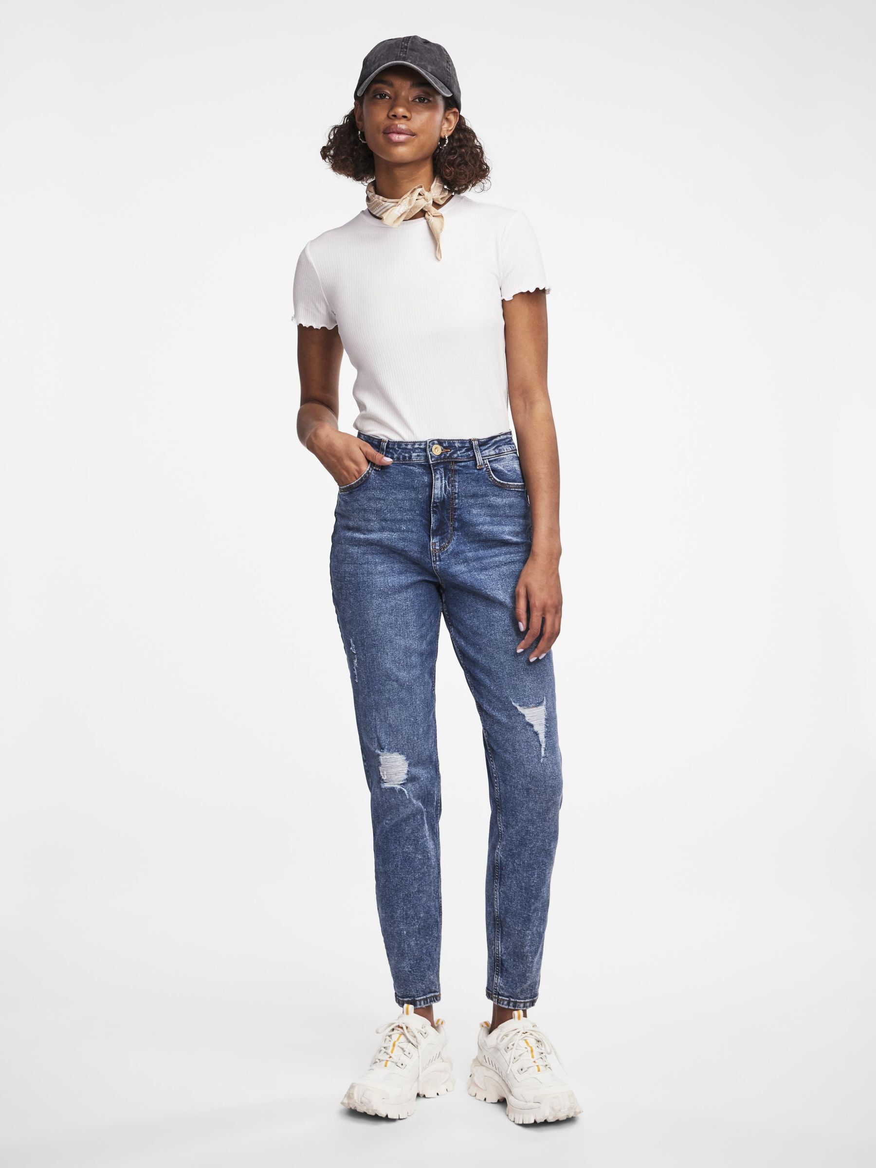 Mom jeans but make it fashion! - Colour me in style