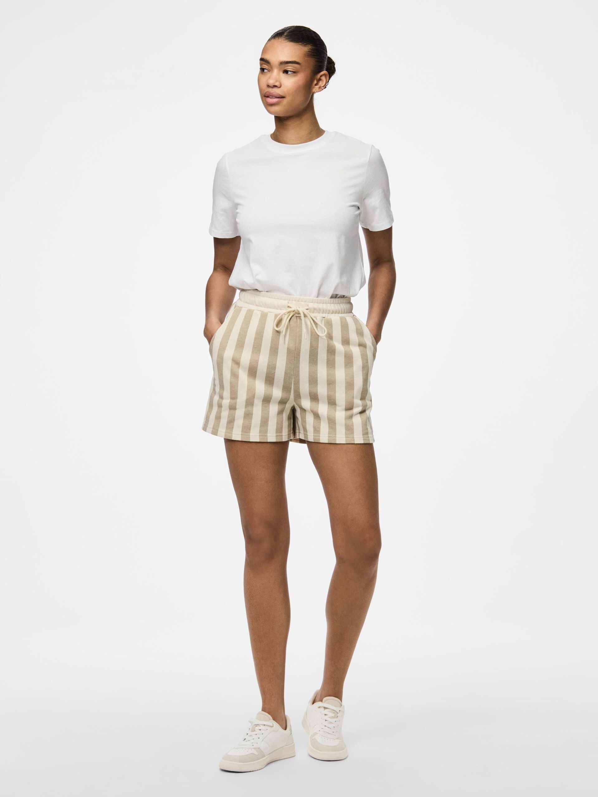 Carousel image - PCCHILLI SHORTS, Silver Mink | 3