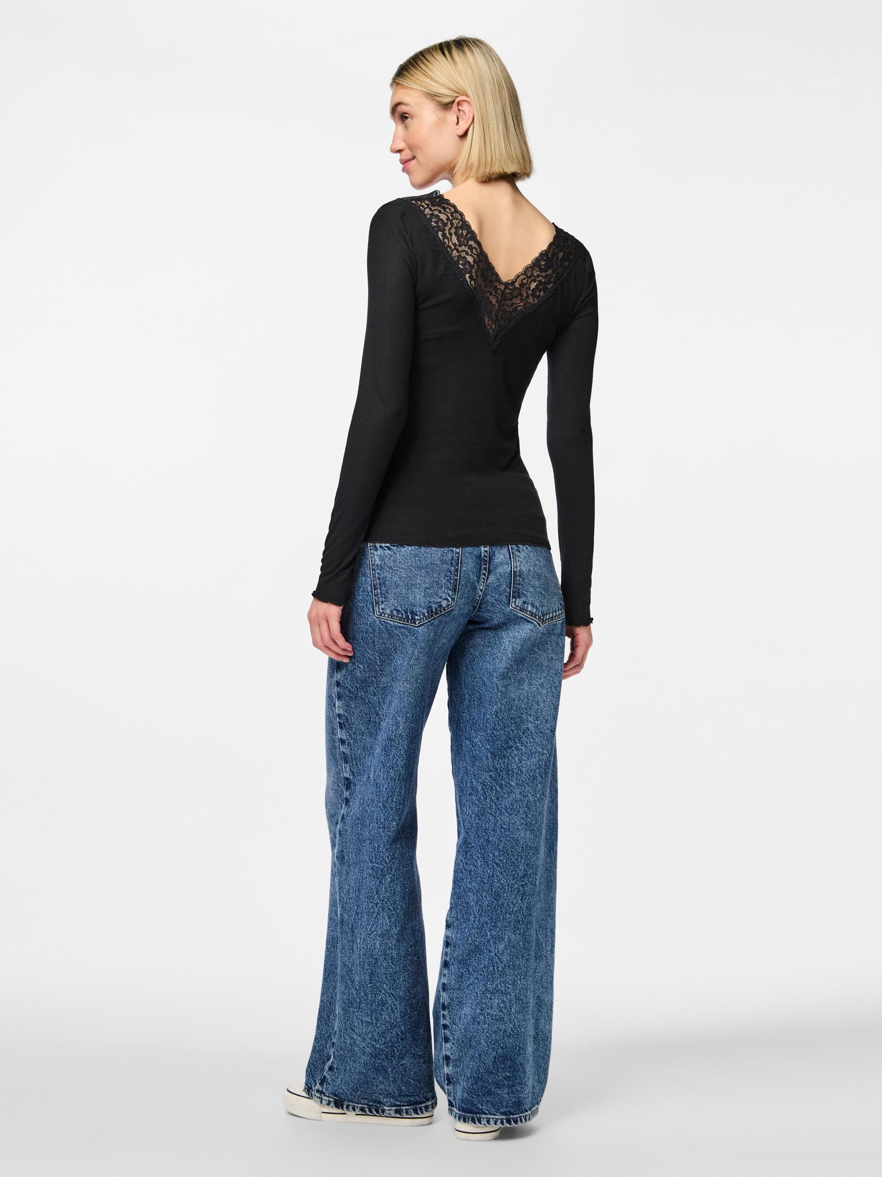 LACE TRIM V NECK TOP Black PIECES Netherlands