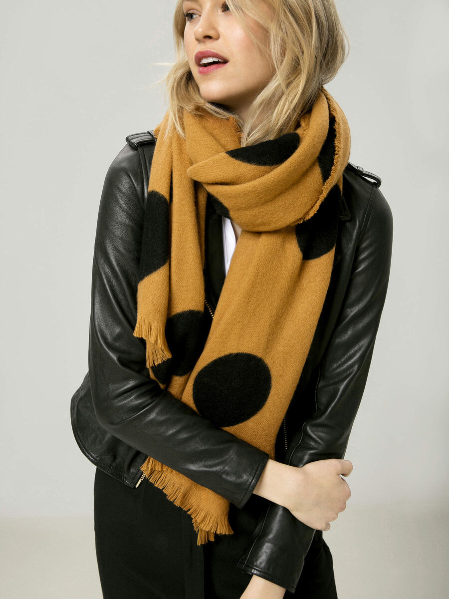 Pieces DOTTED LONG SCARF, Sugar Almond, highres - 17081123_SugarAlmond_003.jpg