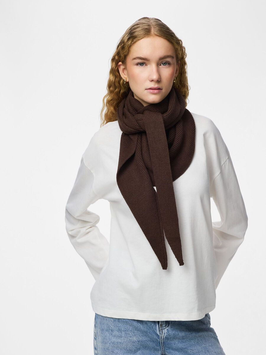 Product carousel image - PCKOMMA RIB BIG TRIANGLE  SCARF, Hot Fudge | 2