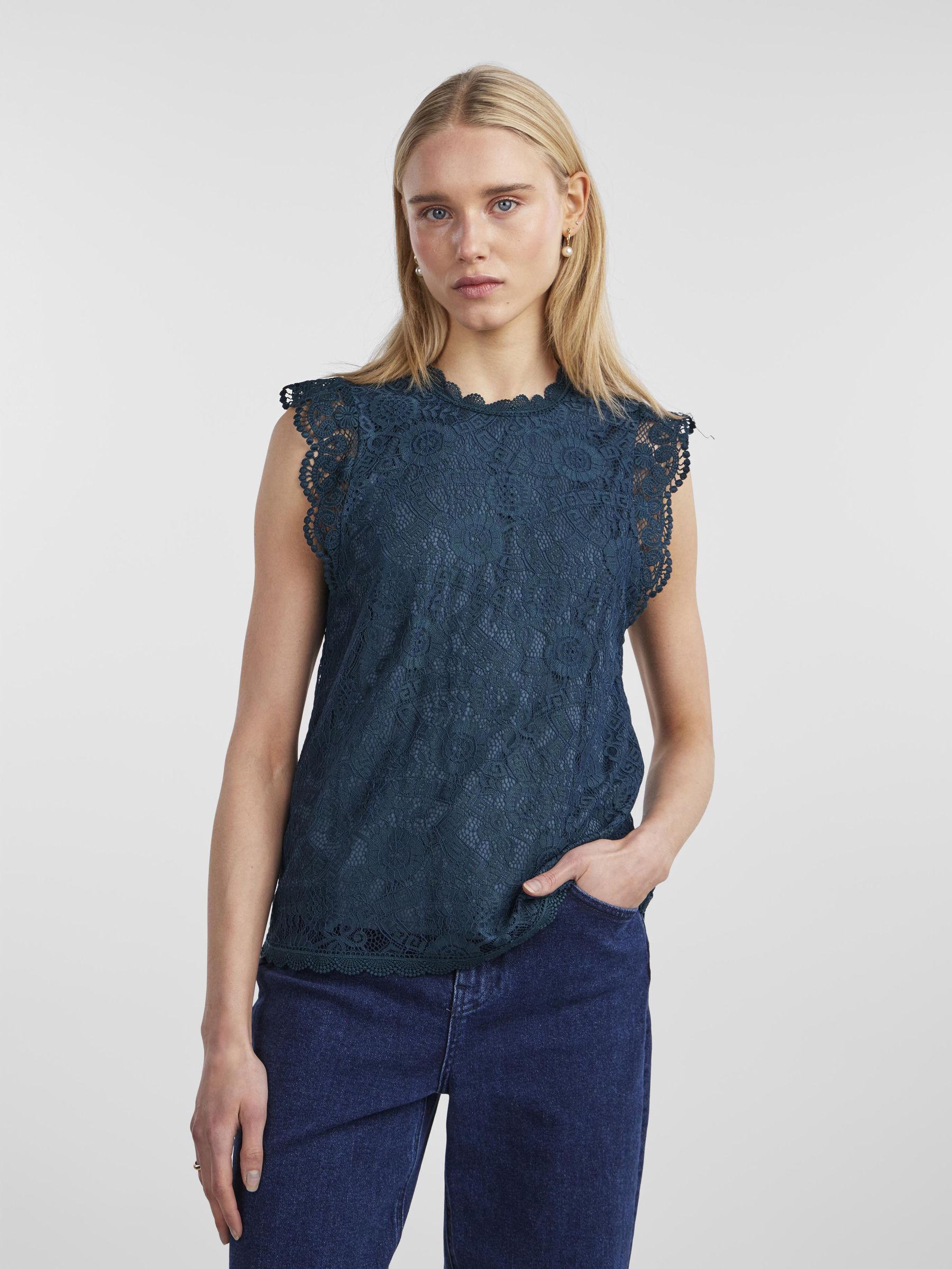 Mouwloze top met kant shop