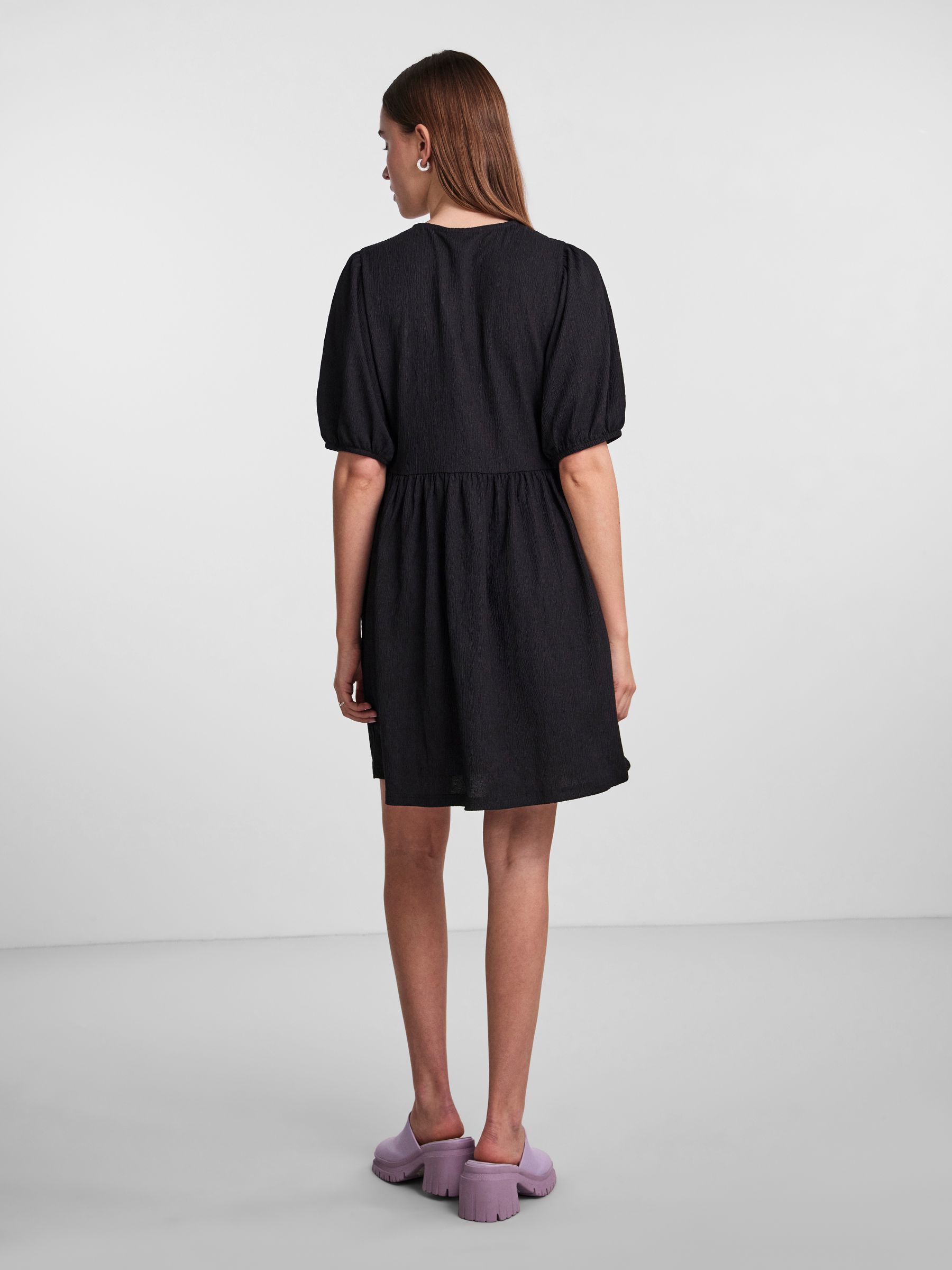 VESTITO CON MANICHE A SBUFFO Nero PIECES Italia