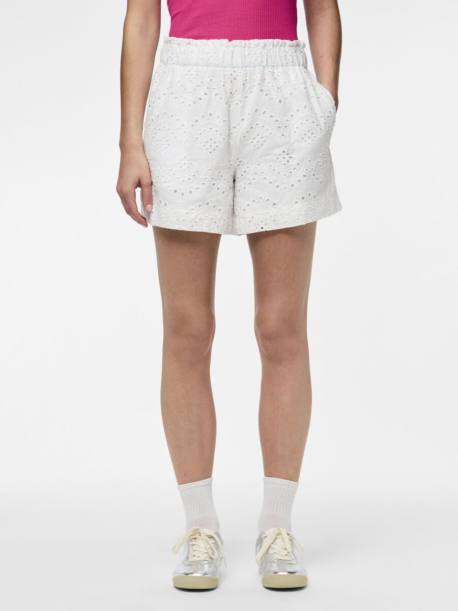 Pieces PCVILDE BRODERIE ANGLAISE  SHORTS, Bright White, highres - 17154745_BrightWhite_003.jpg