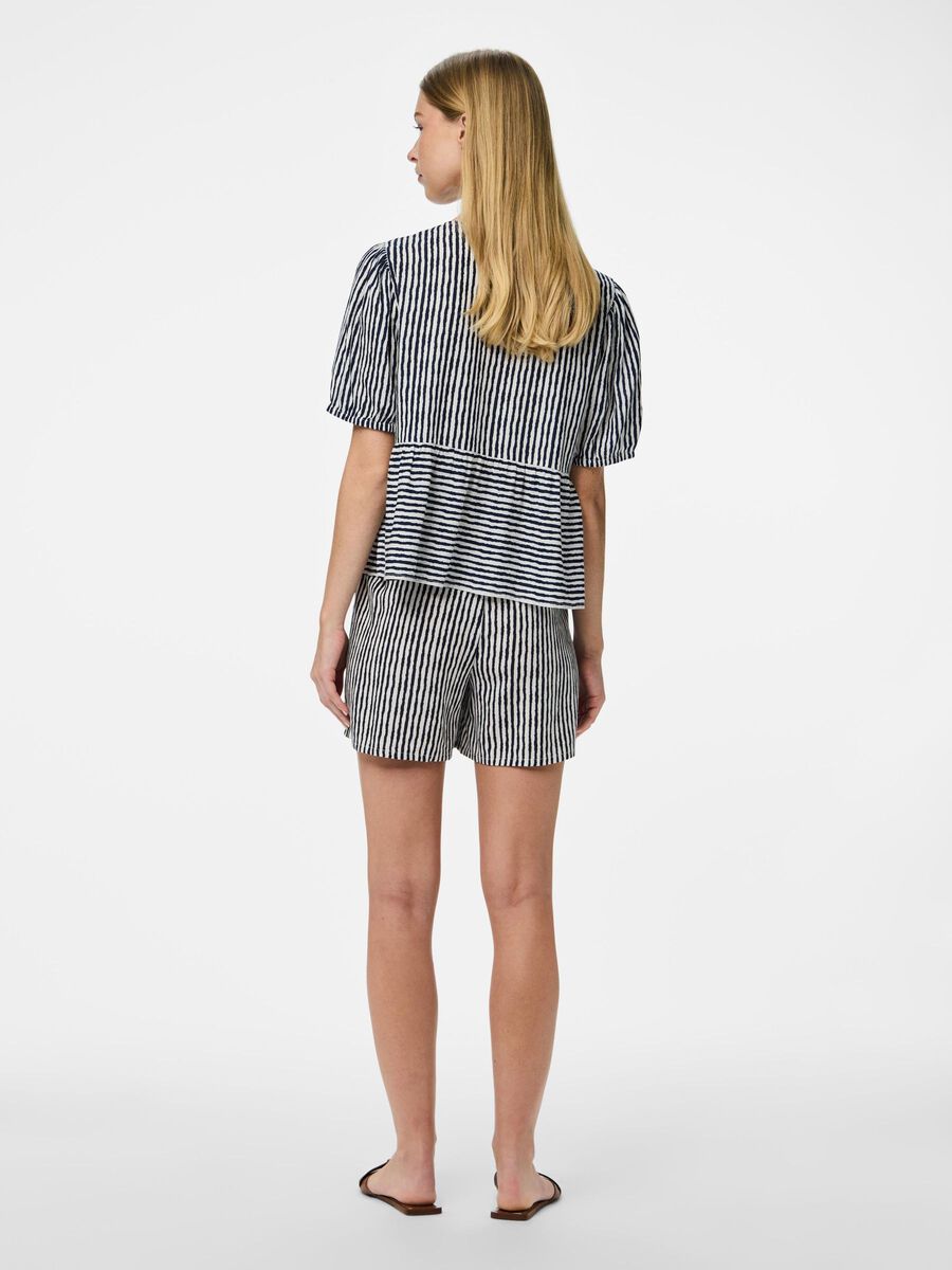 Pieces PCTALVINA SHORTS, Cloud Dancer, highres - 17157336_CloudDancer_1180093_004.jpg