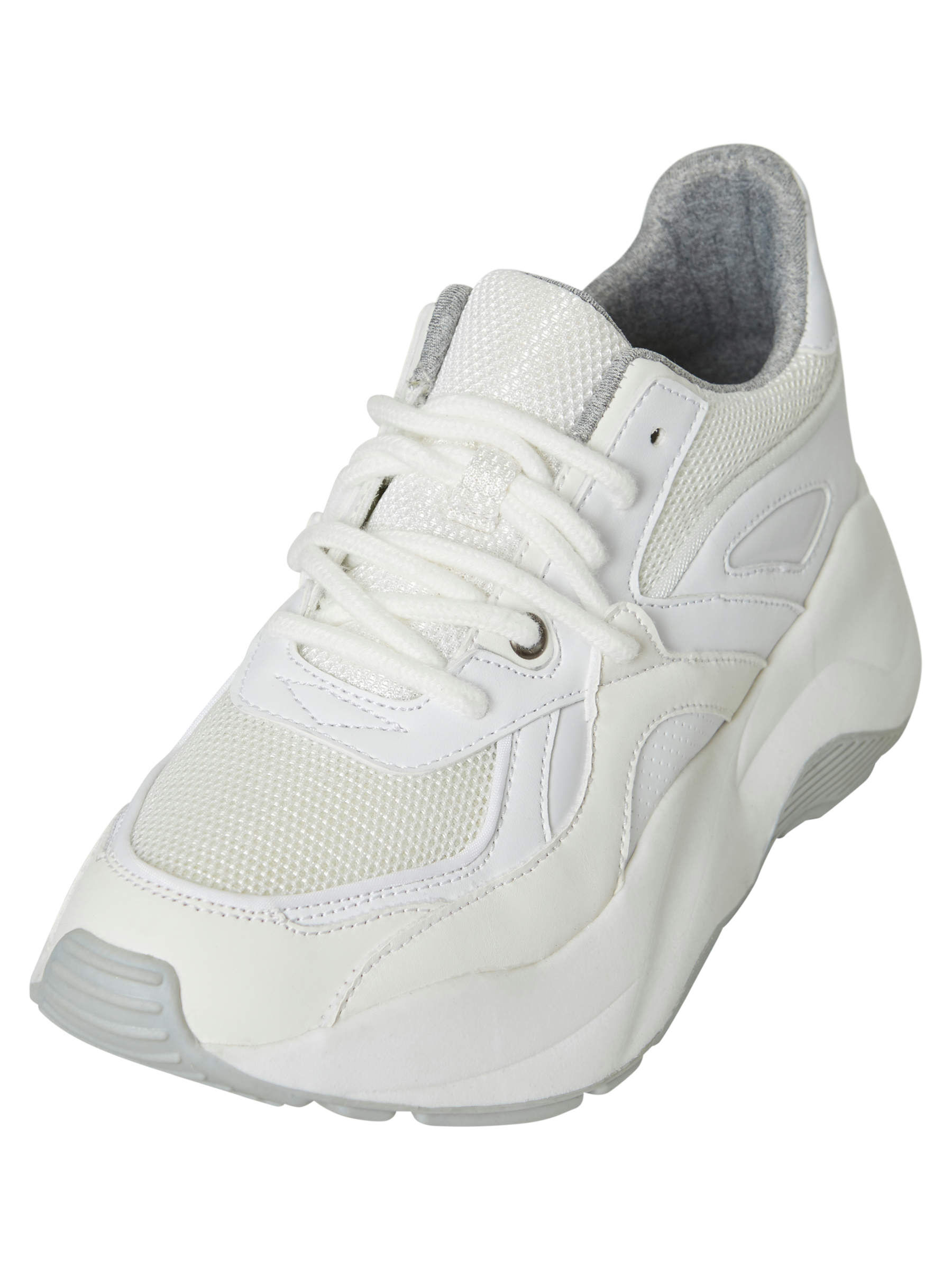 White hotsell sneakers shoes