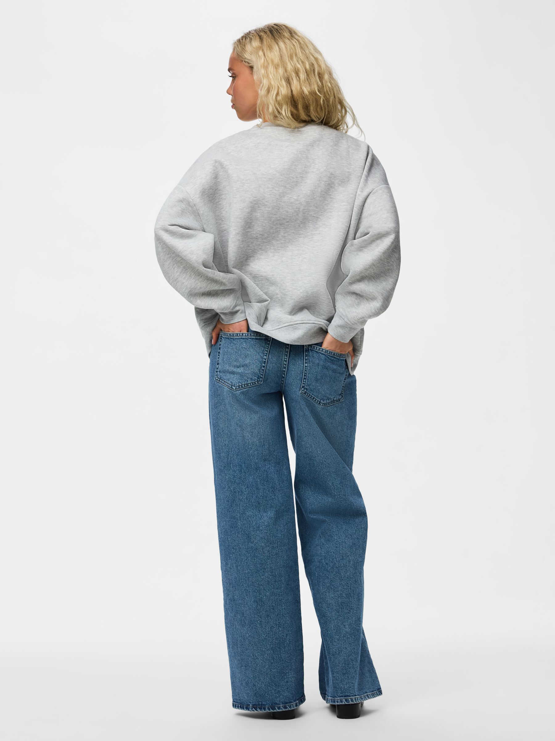 PCCHILLI LOOSE FIT SWEATSHIRT | Grey | PIECES® Denmark