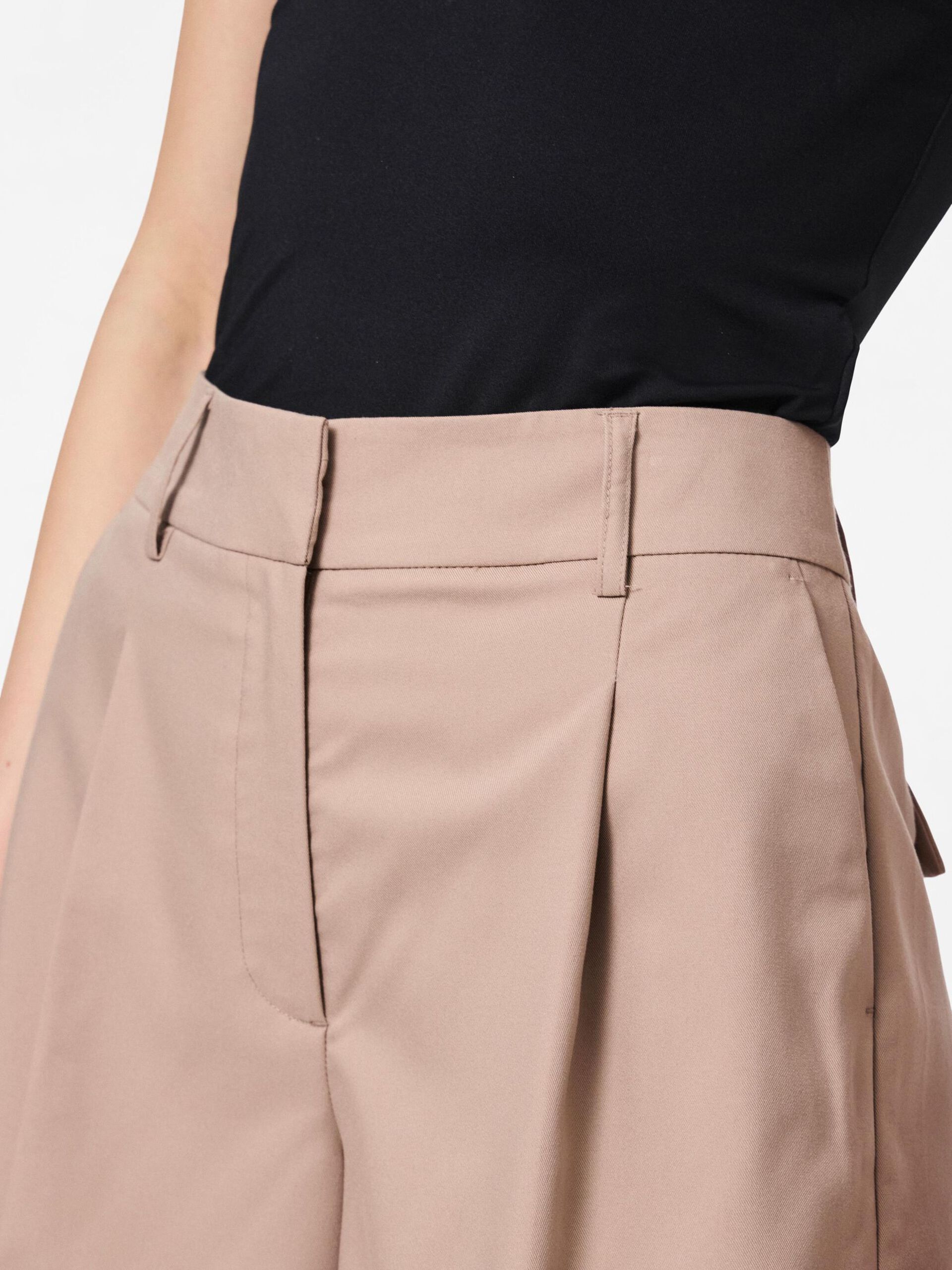 Carousel image - PCFAMI HW BERMUDA SHORTS, Silver Mink | 4