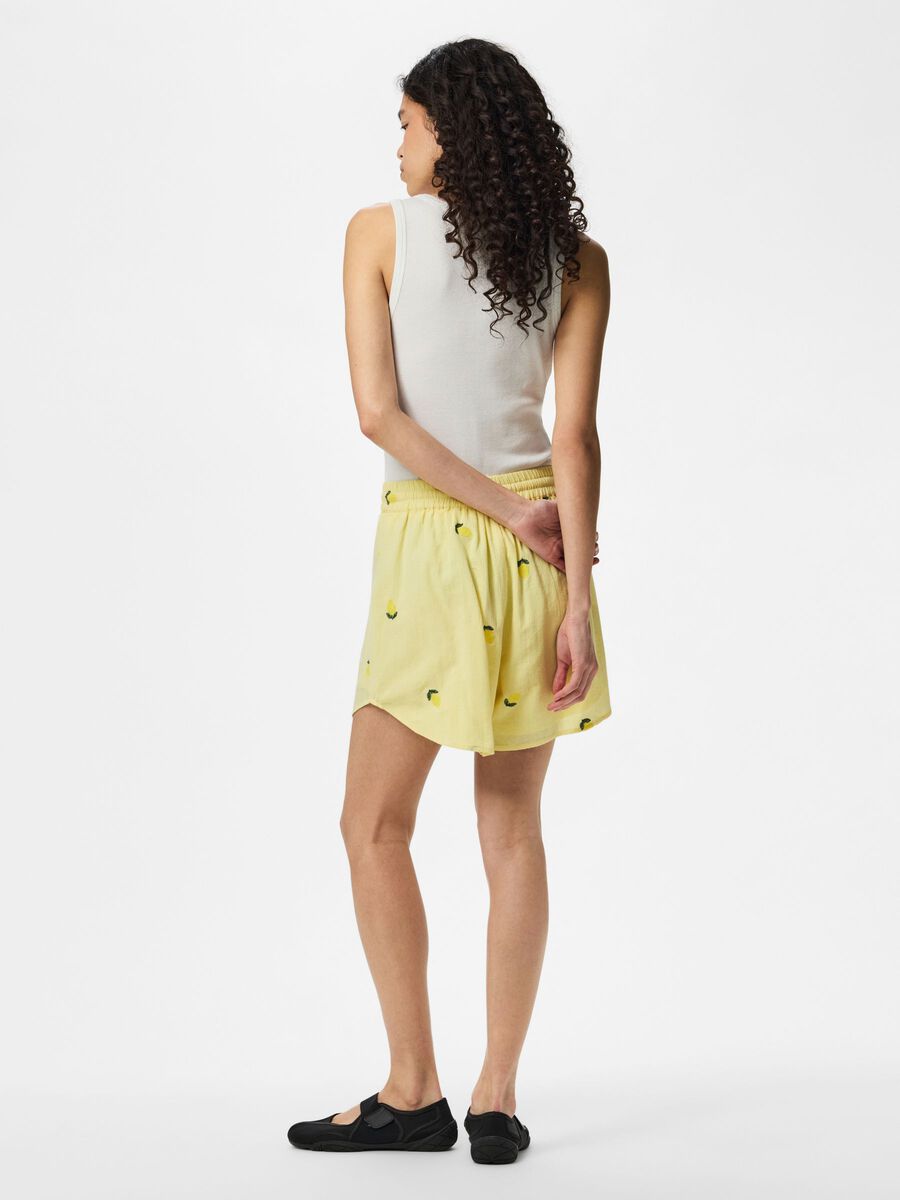 Product carousel image - PCSELENA SHORTS, Pale Banana | 2