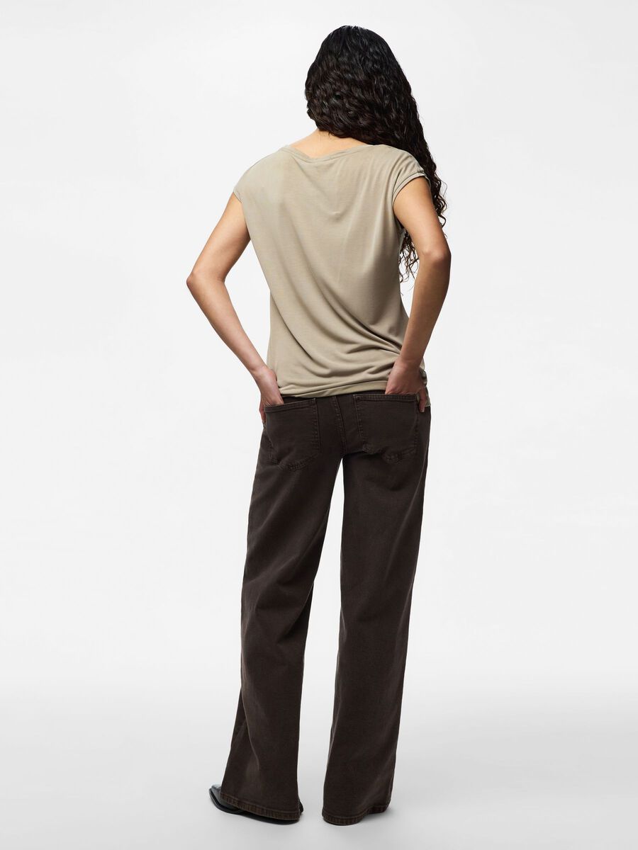 Product carousel image - PCKAMALA T-SHIRT MED V-HALS, Silver Mink | 2