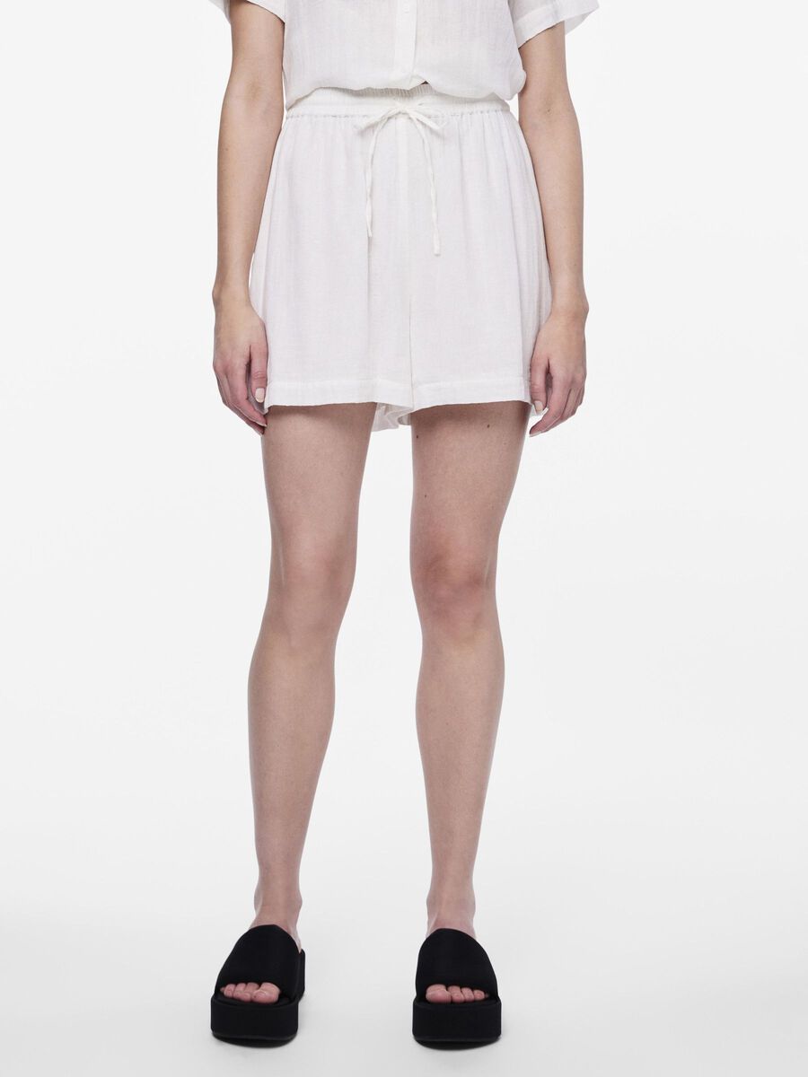 Pieces PCMASTINA COTTON HIGH WAISTED SHORTS, Cloud Dancer, highres - 17126173_CloudDancer_003.jpg