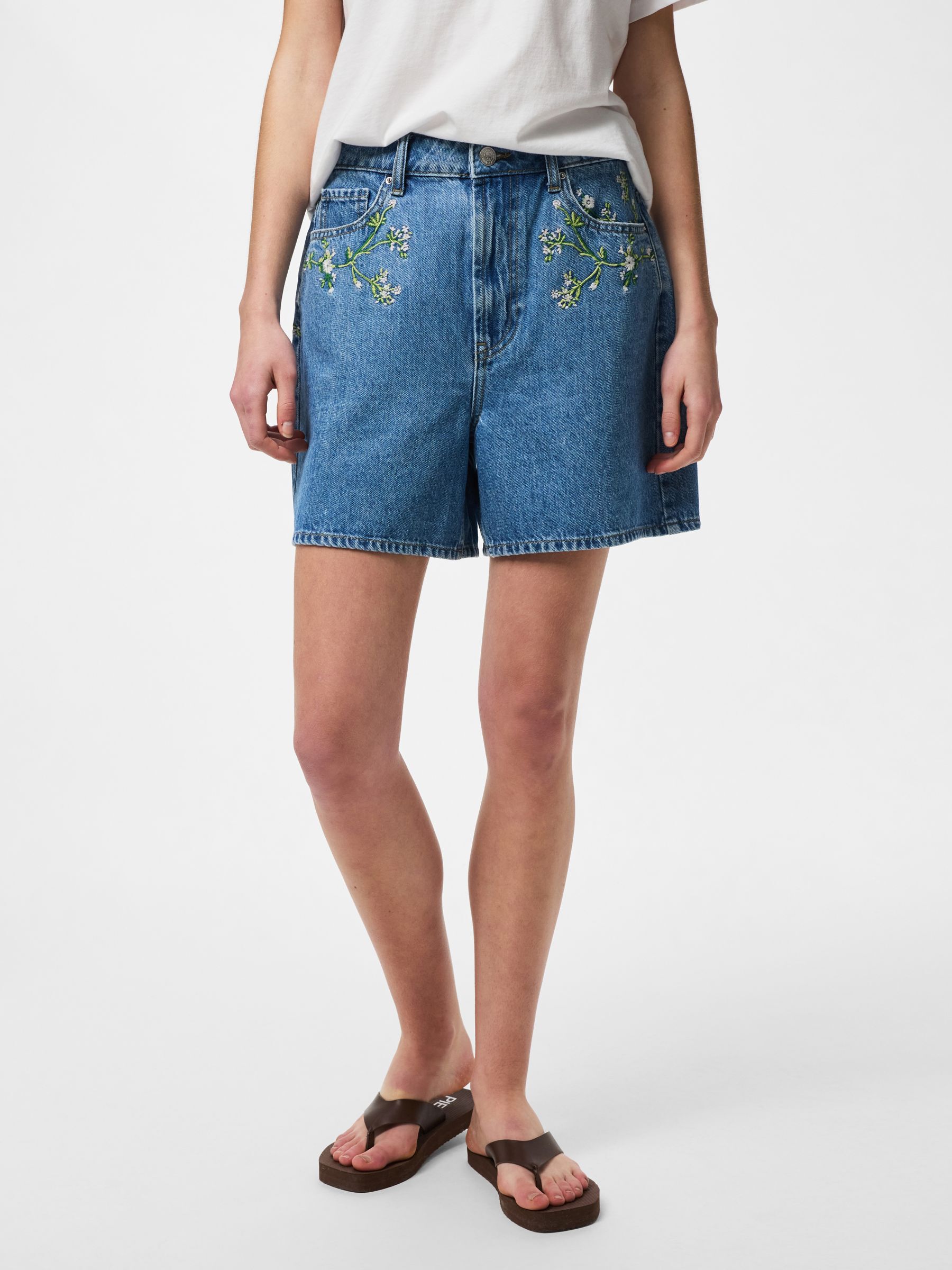 PCSKY HW EMBROIDERY DENIM SHORTS | Blue | PIECES® Sweden